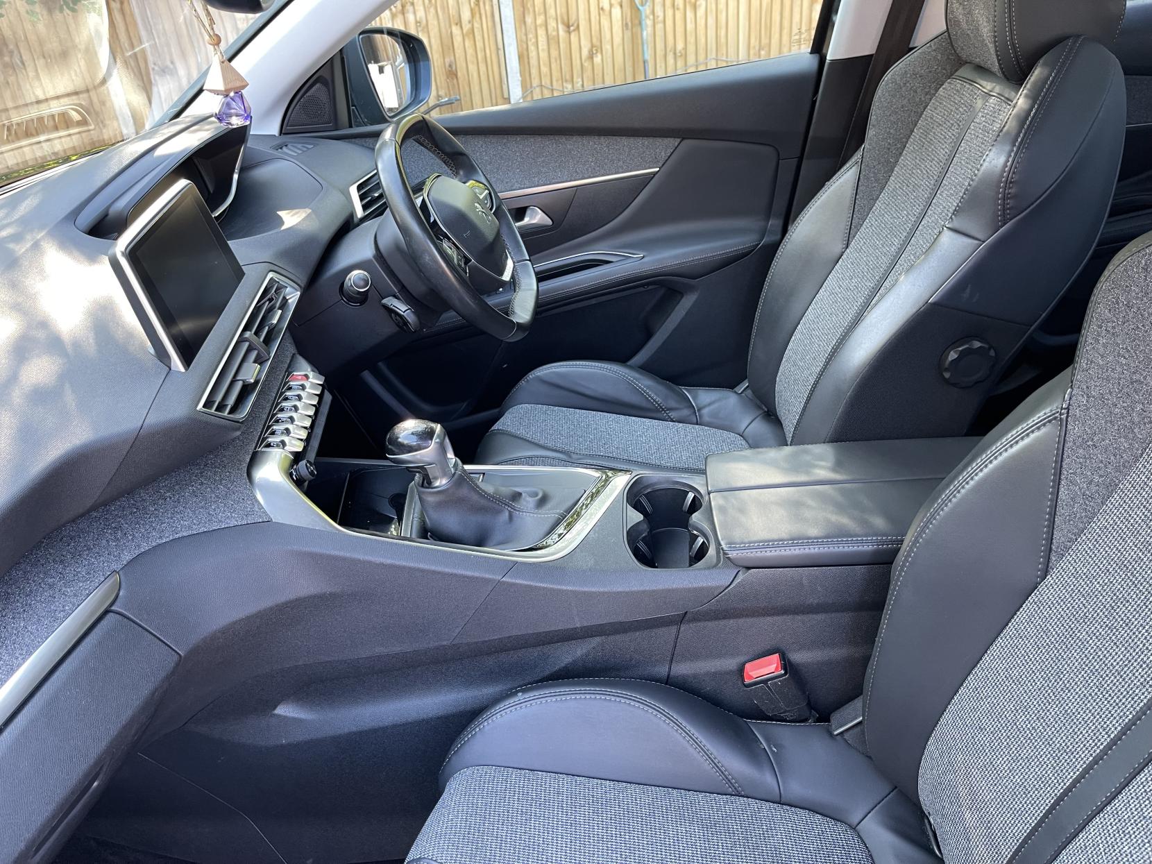 Peugeot 3008 1.2 PureTech Allure SUV 5dr Petrol Manual Euro 6 (s/s) (130 ps)