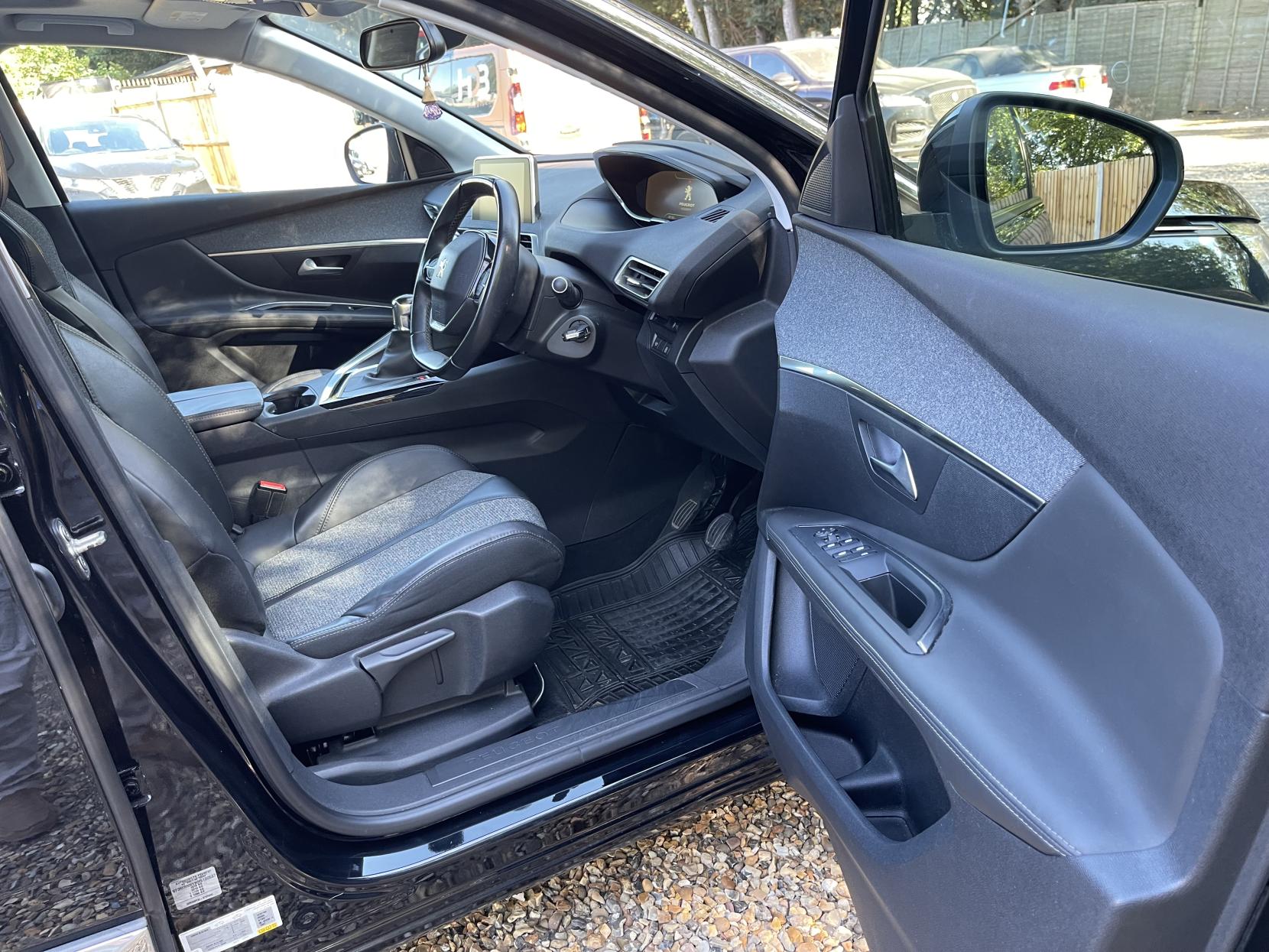 Peugeot 3008 1.2 PureTech Allure SUV 5dr Petrol Manual Euro 6 (s/s) (130 ps)