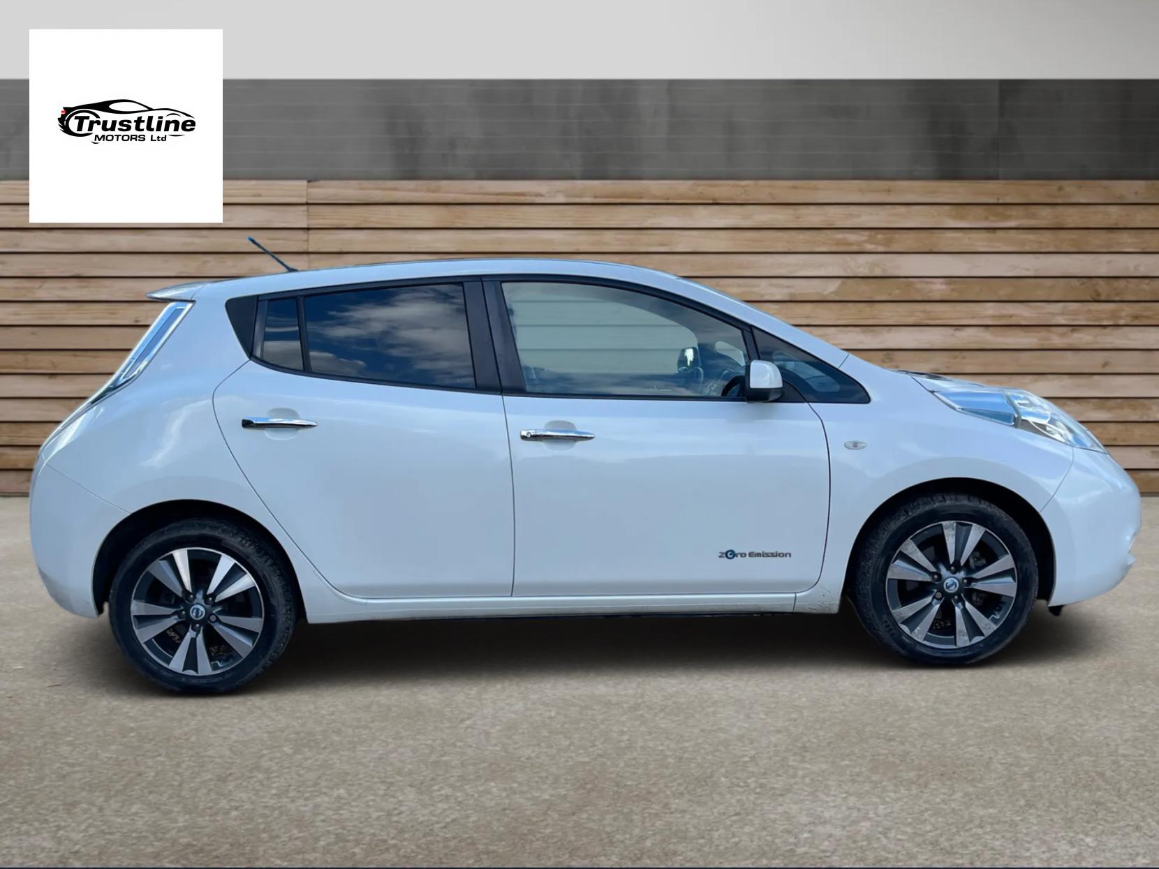 Nissan Leaf 24kWh Tekna Hatchback 5dr Electric Auto (107 bhp)