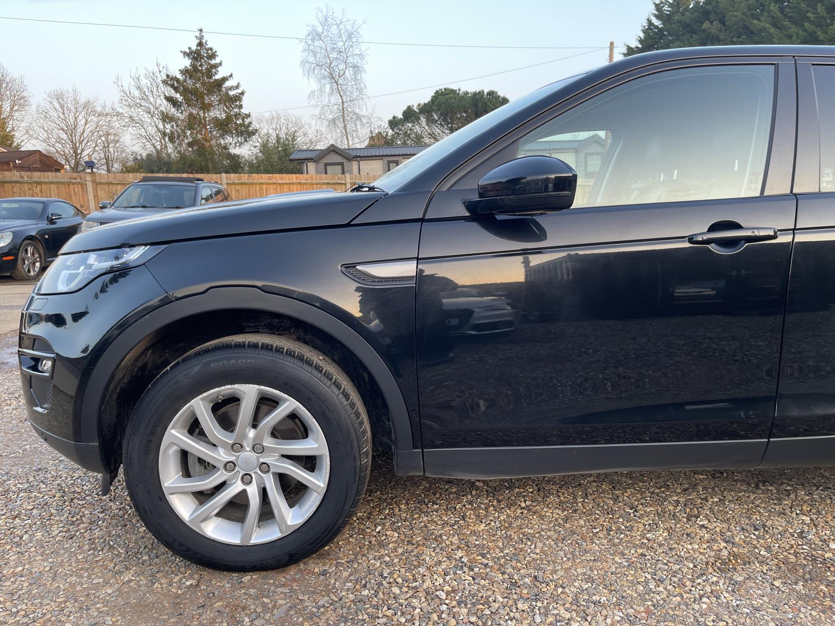 Land Rover Discovery Sport 2.0 TD4 SE Tech SUV 5dr Diesel Manual 4WD Euro 6 (s/s) (180 ps)