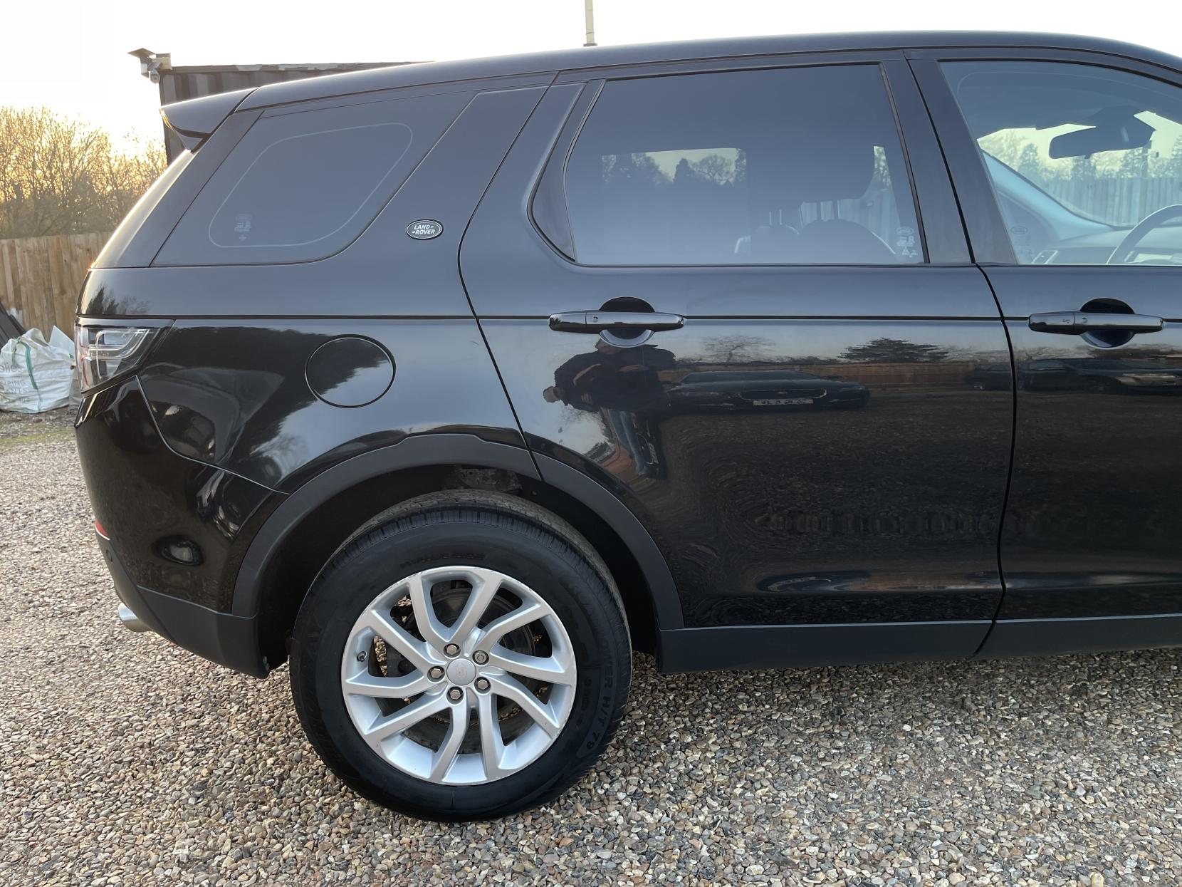 Land Rover Discovery Sport 2.0 TD4 SE Tech SUV 5dr Diesel Manual 4WD Euro 6 (s/s) (180 ps)