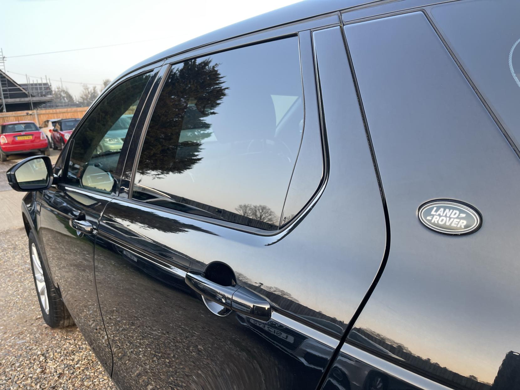 Land Rover Discovery Sport 2.0 TD4 SE Tech SUV 5dr Diesel Manual 4WD Euro 6 (s/s) (180 ps)