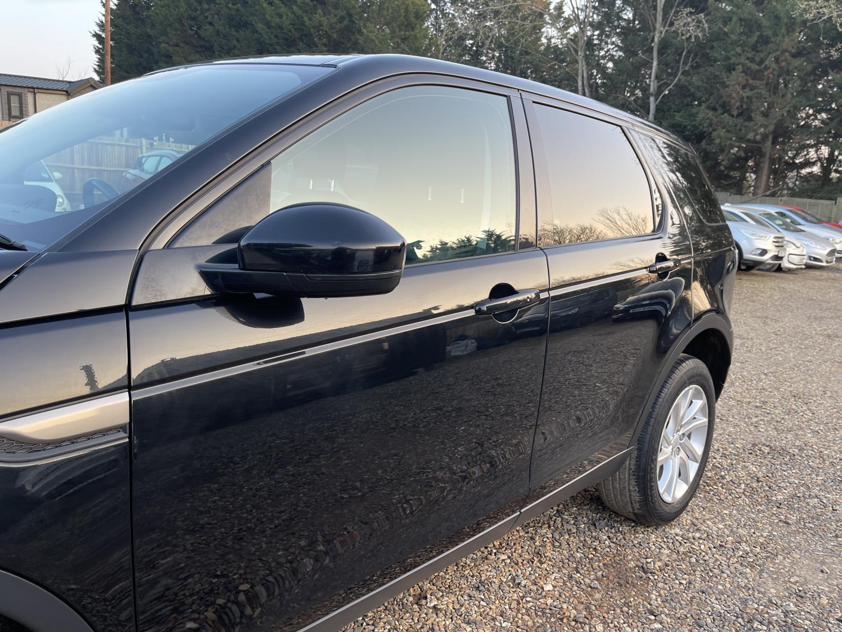 Land Rover Discovery Sport 2.0 TD4 SE Tech SUV 5dr Diesel Manual 4WD Euro 6 (s/s) (180 ps)