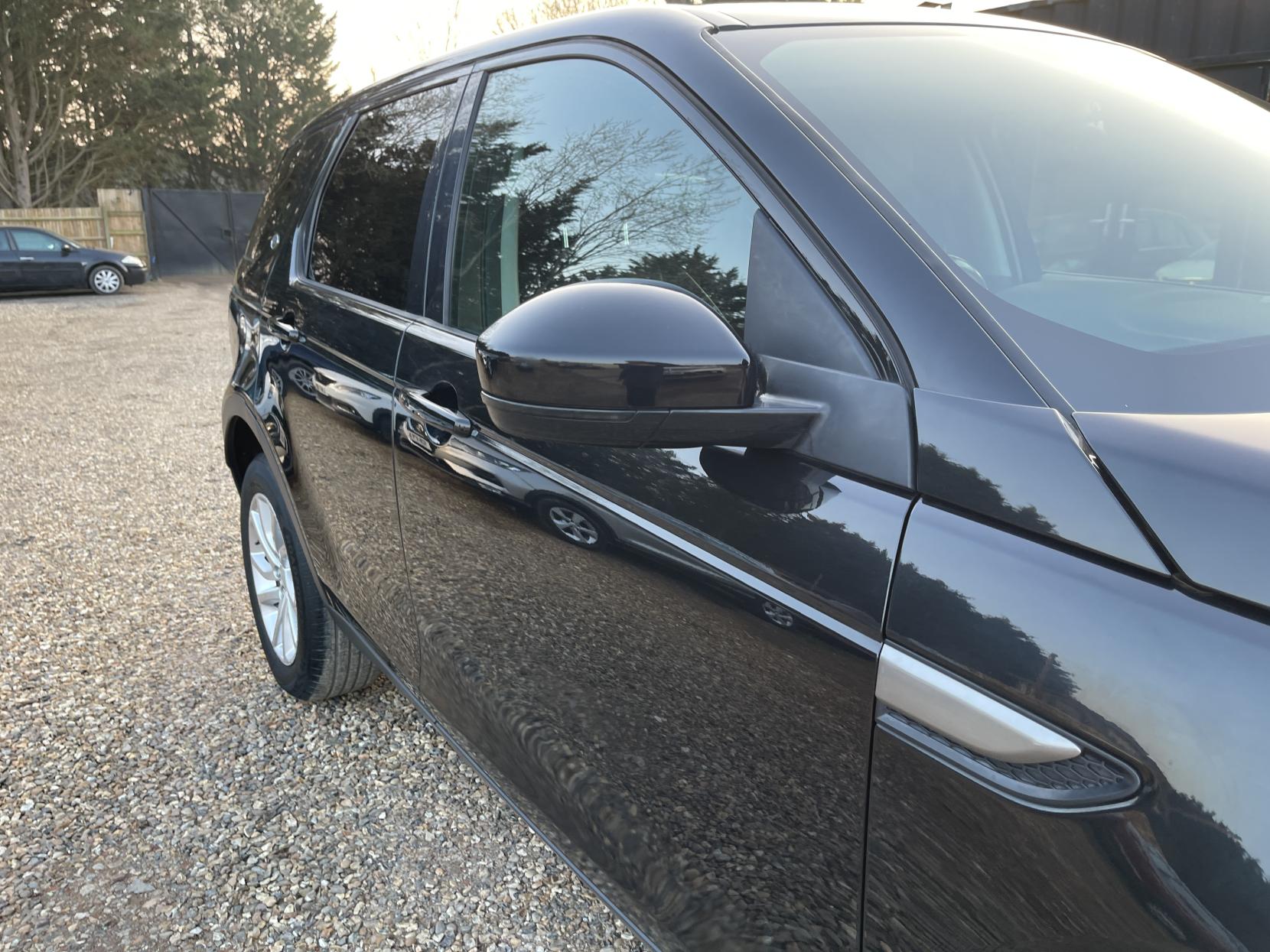 Land Rover Discovery Sport 2.0 TD4 SE Tech SUV 5dr Diesel Manual 4WD Euro 6 (s/s) (180 ps)