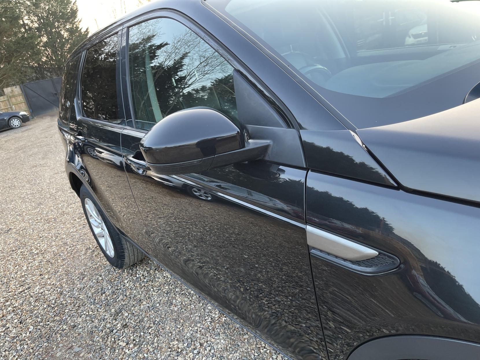 Land Rover Discovery Sport 2.0 TD4 SE Tech SUV 5dr Diesel Manual 4WD Euro 6 (s/s) (180 ps)