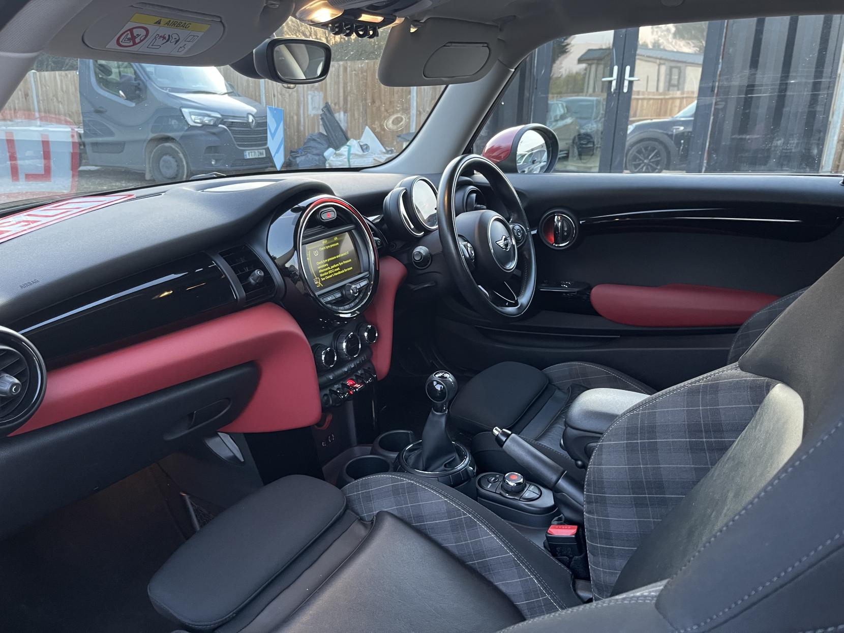 MINI Hatch 1.5 Cooper D Hatchback 3dr Diesel Manual Euro 6 (s/s) (116 ps)