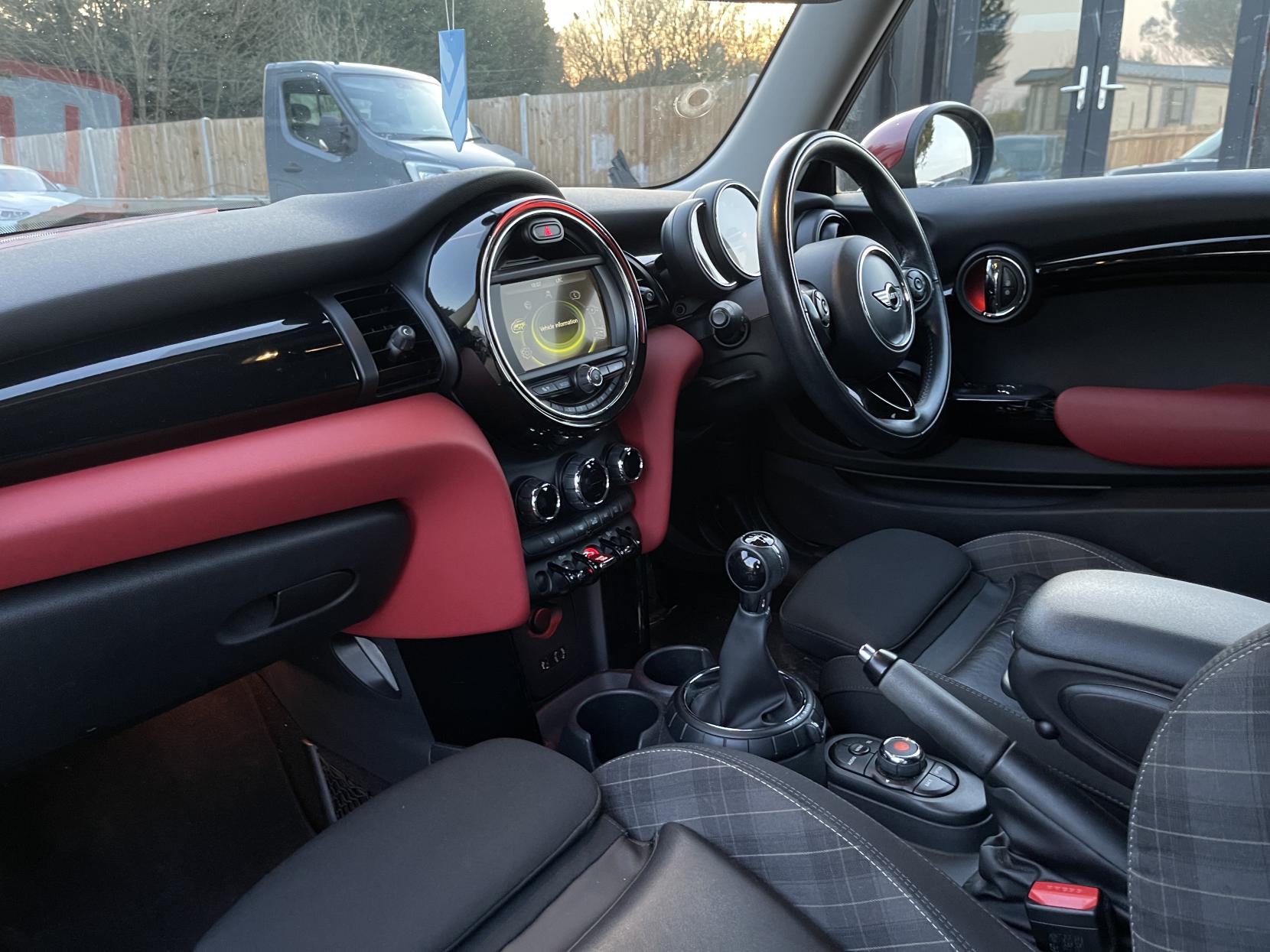 MINI Hatch 1.5 Cooper D Hatchback 3dr Diesel Manual Euro 6 (s/s) (116 ps)