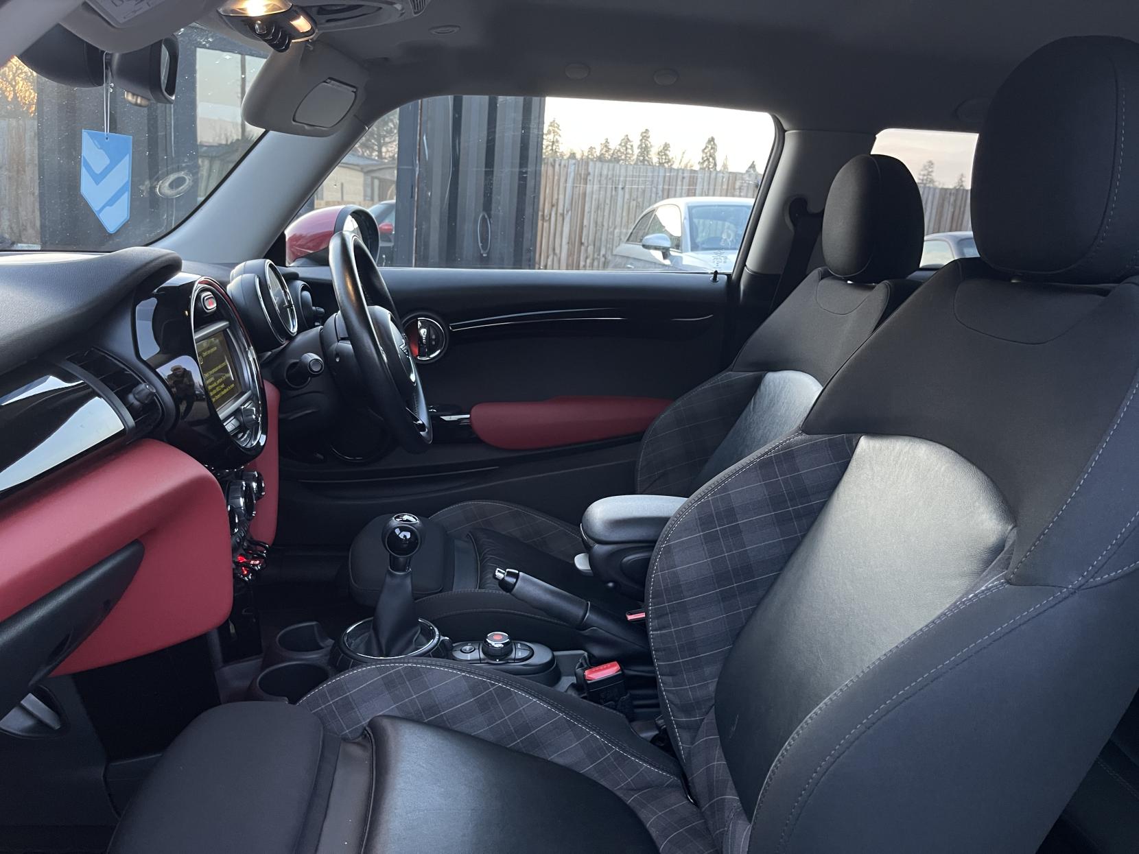 MINI Hatch 1.5 Cooper D Hatchback 3dr Diesel Manual Euro 6 (s/s) (116 ps)