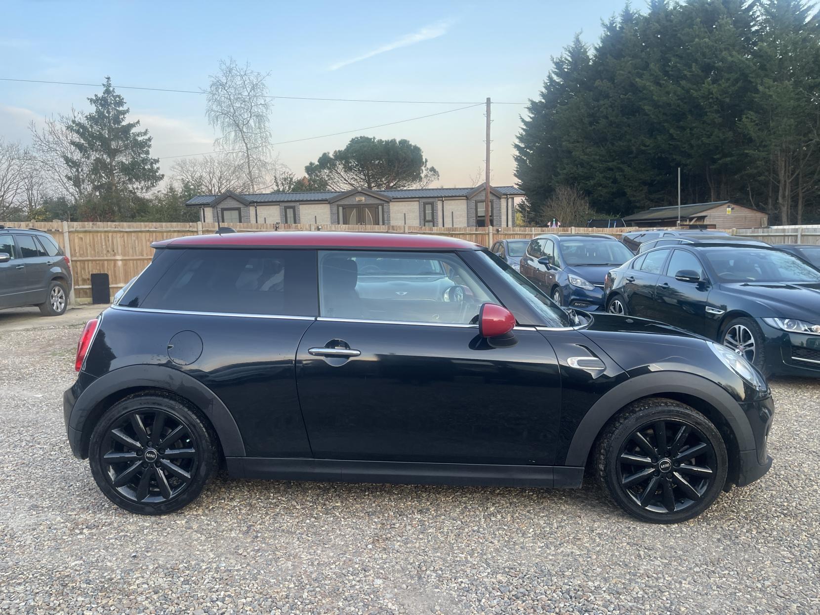 MINI Hatch 1.5 Cooper D Hatchback 3dr Diesel Manual Euro 6 (s/s) (116 ps)