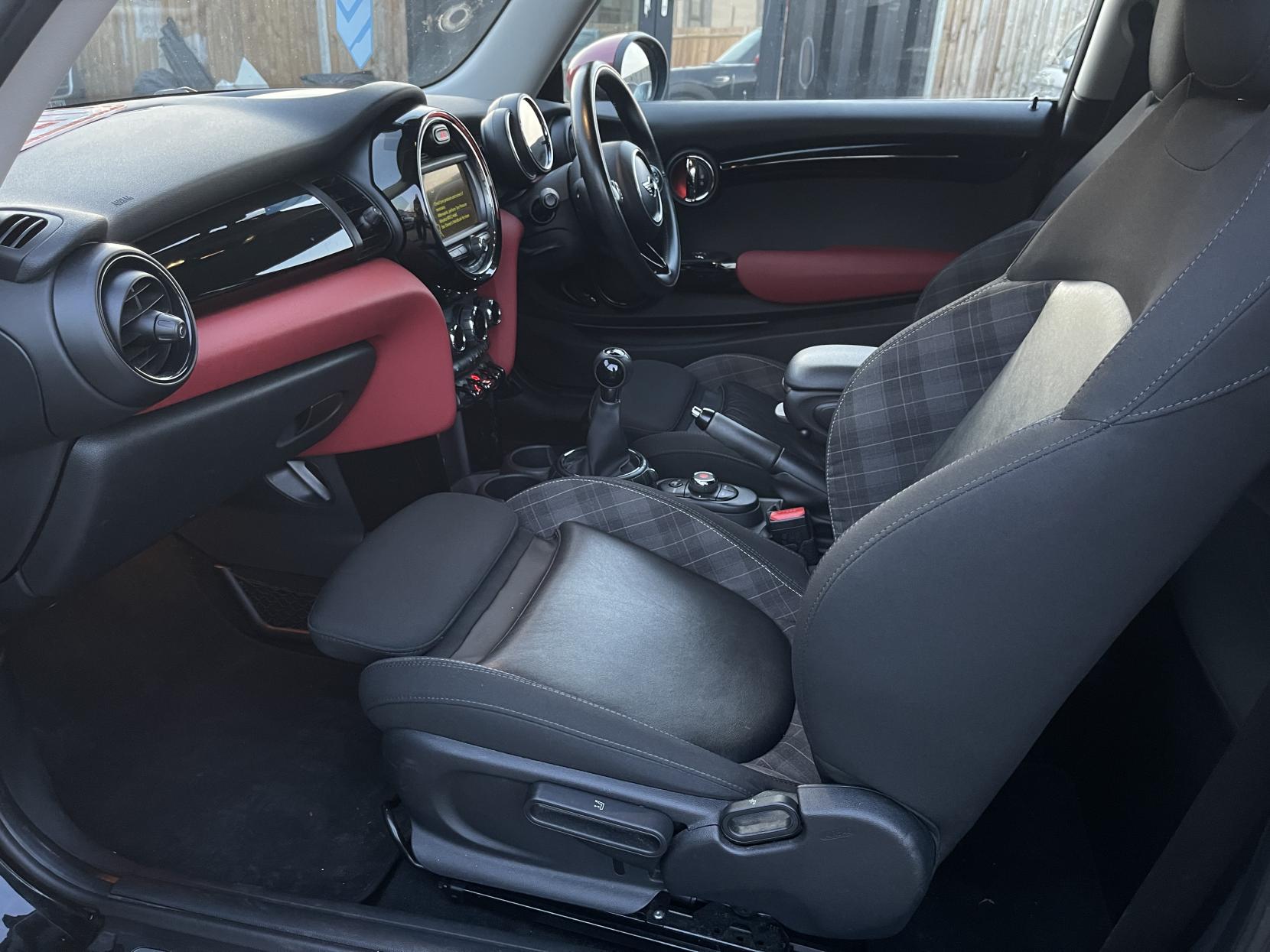 MINI Hatch 1.5 Cooper D Hatchback 3dr Diesel Manual Euro 6 (s/s) (116 ps)