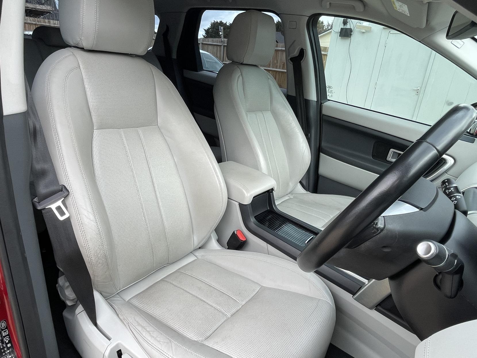 Land Rover Discovery Sport 2.0 TD4 SE Tech SUV 5dr Diesel Manual 4WD Euro 6 (s/s) (180 ps)