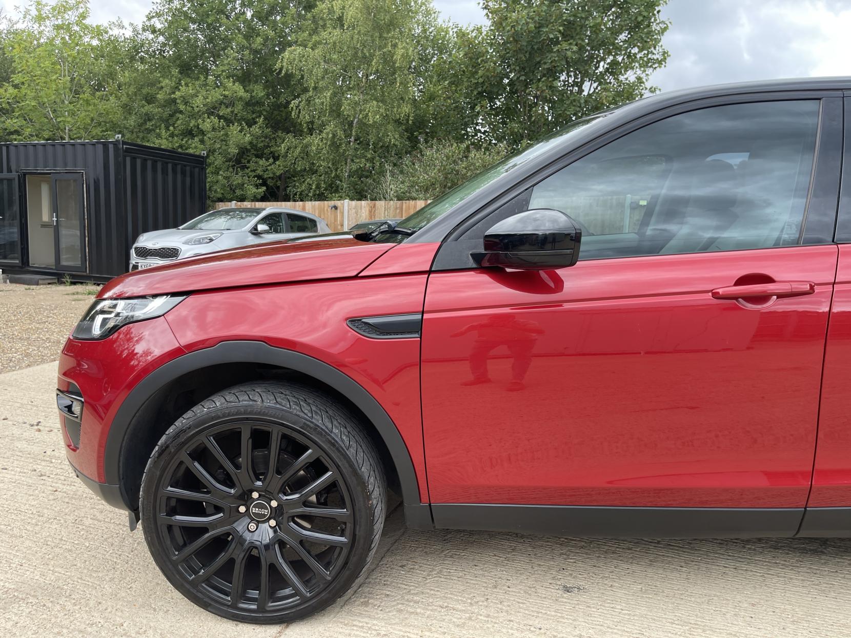 Land Rover Discovery Sport 2.0 TD4 SE Tech SUV 5dr Diesel Manual 4WD Euro 6 (s/s) (180 ps)
