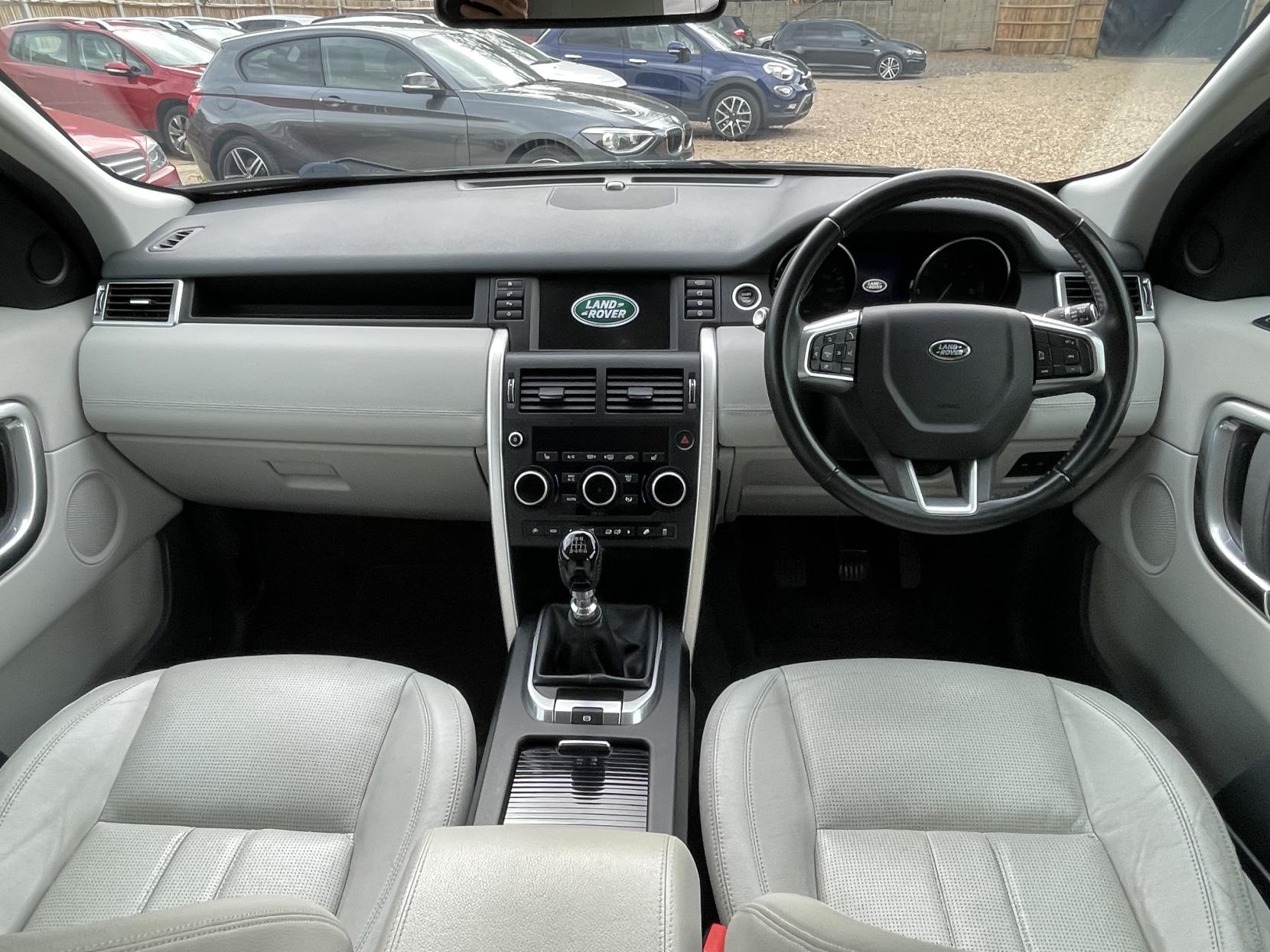 Land Rover Discovery Sport 2.0 TD4 SE Tech SUV 5dr Diesel Manual 4WD Euro 6 (s/s) (180 ps)