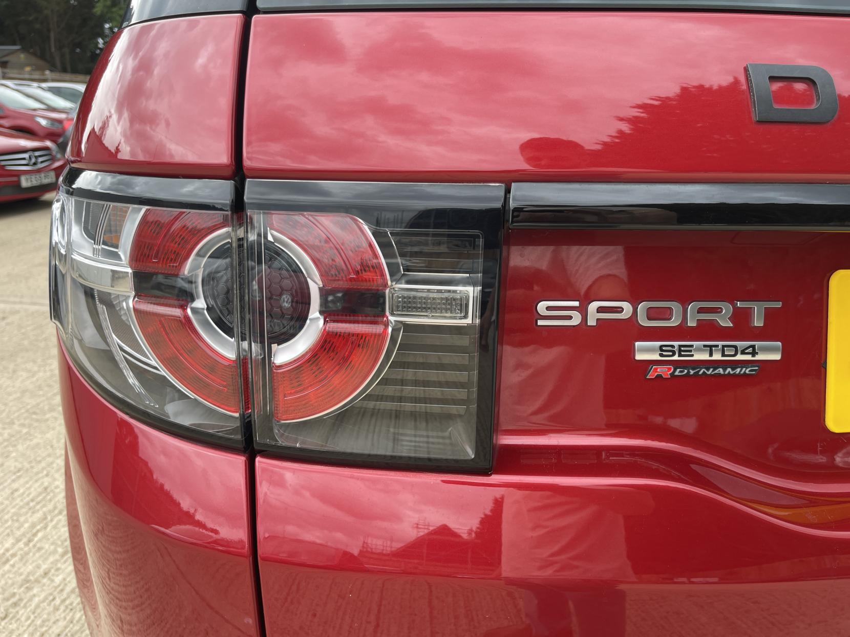 Land Rover Discovery Sport 2.0 TD4 SE Tech SUV 5dr Diesel Manual 4WD Euro 6 (s/s) (180 ps)