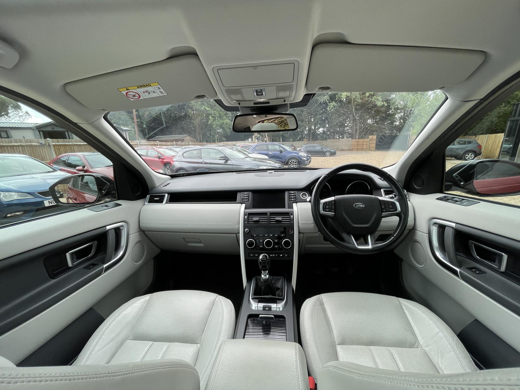 Land Rover Discovery Sport 2.0 TD4 SE Tech SUV 5dr Diesel Manual 4WD Euro 6 (s/s) (180 ps)