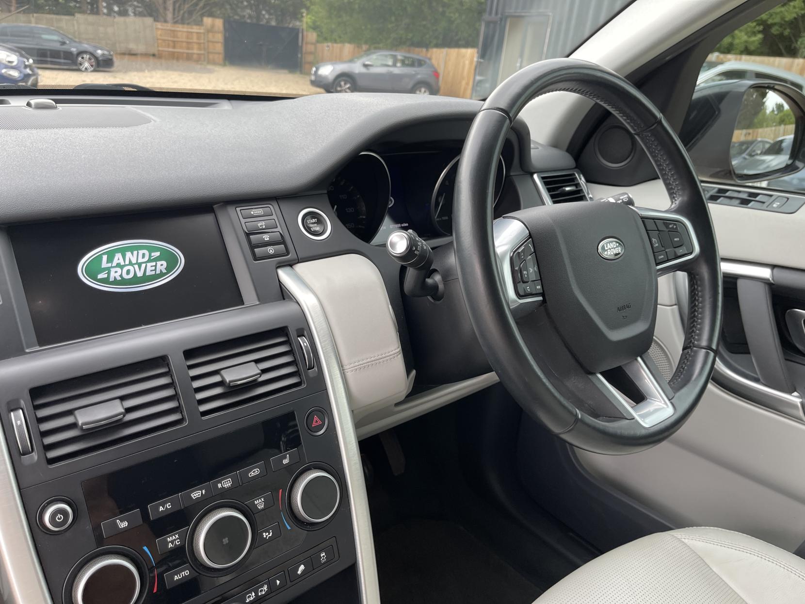 Land Rover Discovery Sport 2.0 TD4 SE Tech SUV 5dr Diesel Manual 4WD Euro 6 (s/s) (180 ps)