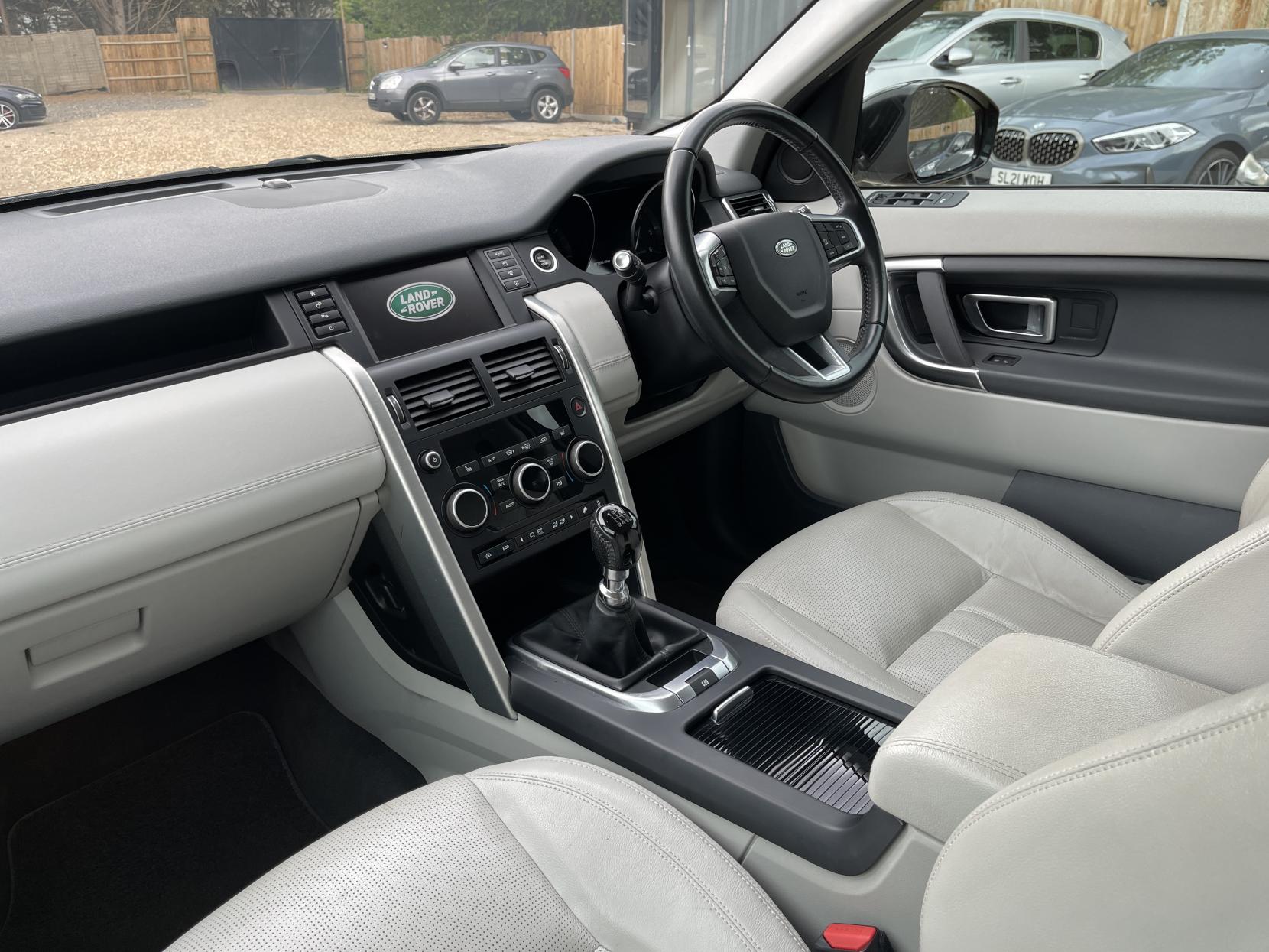 Land Rover Discovery Sport 2.0 TD4 SE Tech SUV 5dr Diesel Manual 4WD Euro 6 (s/s) (180 ps)
