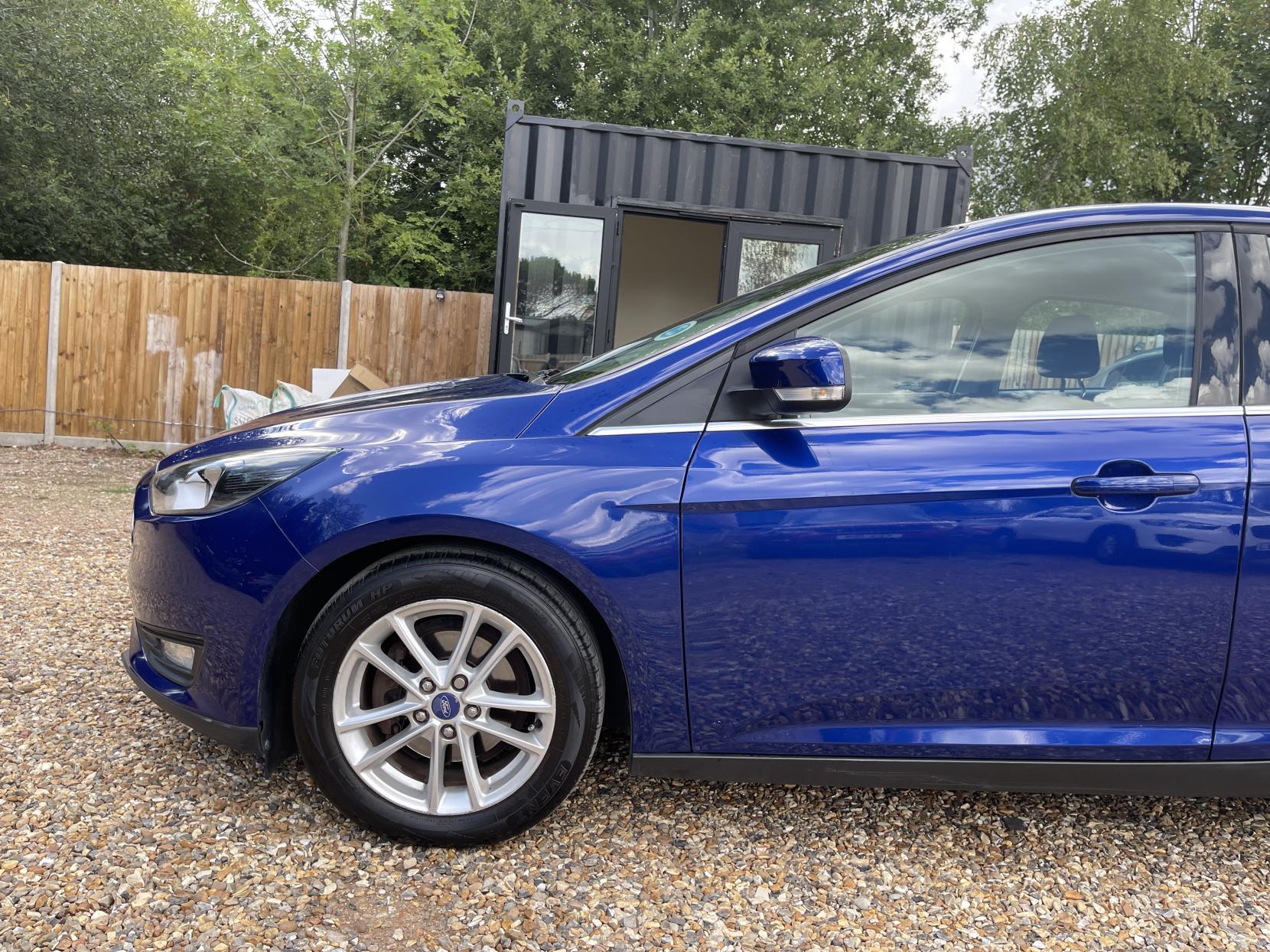 Ford Focus 1.0T EcoBoost Zetec Hatchback 5dr Petrol Manual Euro 6 (s/s) (100 ps)