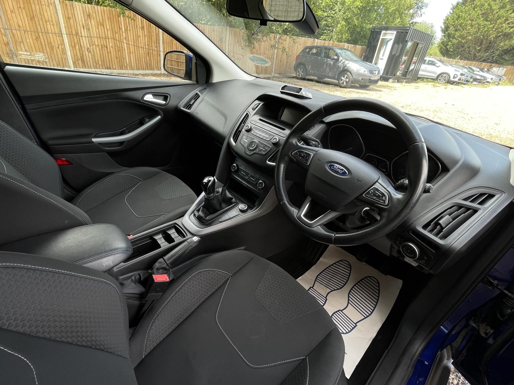 Ford Focus 1.0T EcoBoost Zetec Hatchback 5dr Petrol Manual Euro 6 (s/s) (100 ps)