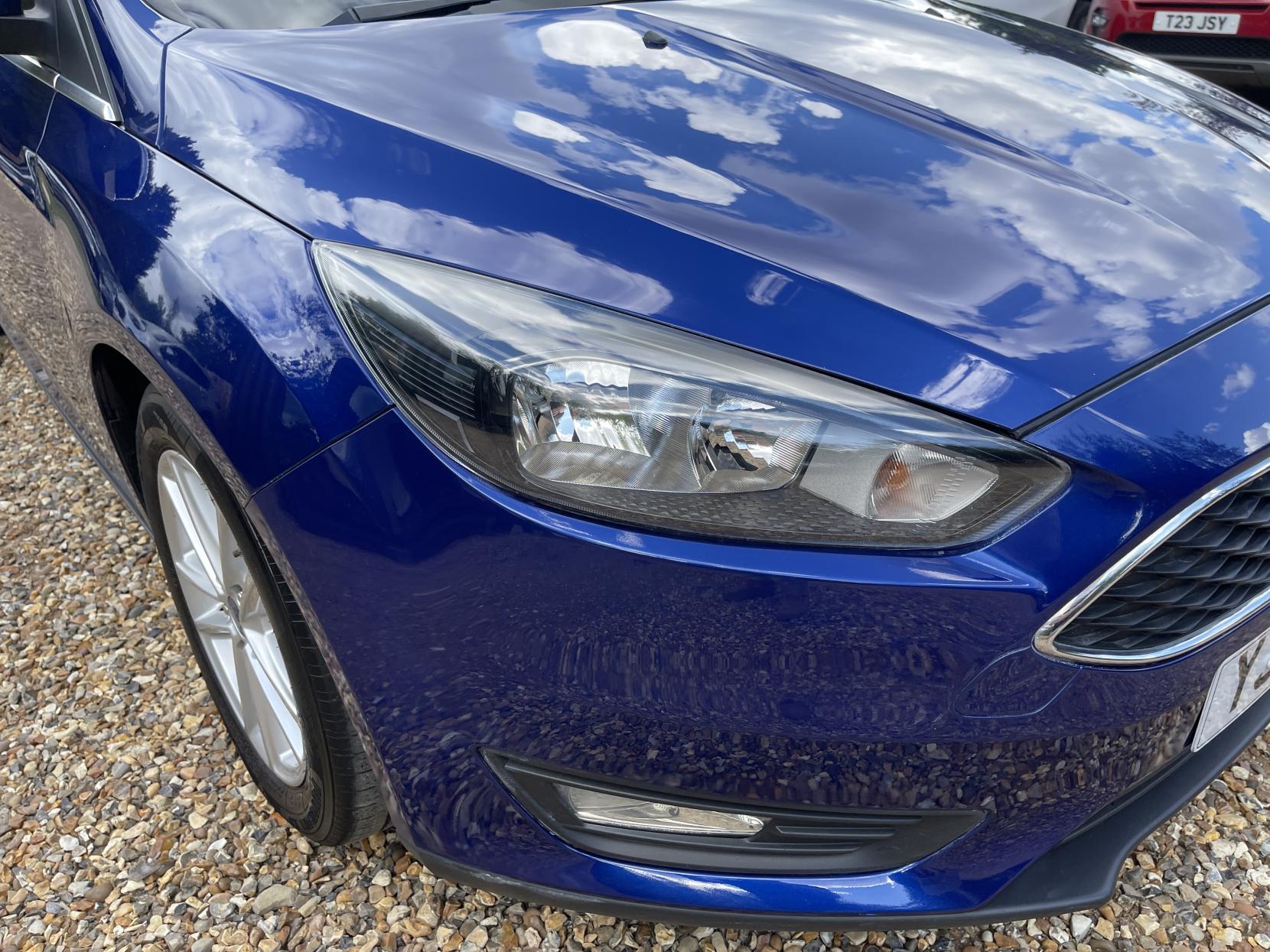Ford Focus 1.0T EcoBoost Zetec Hatchback 5dr Petrol Manual Euro 6 (s/s) (100 ps)