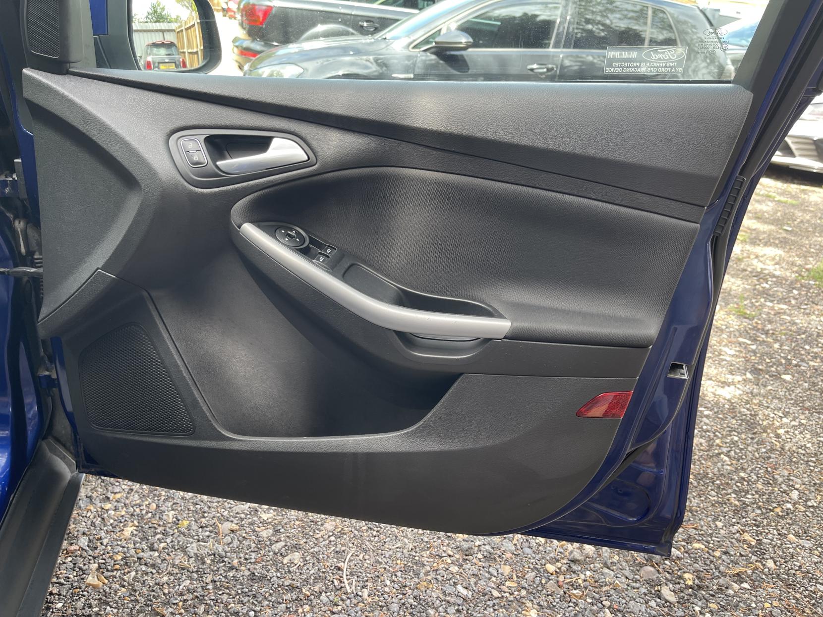 Ford Focus 1.0T EcoBoost Zetec Hatchback 5dr Petrol Manual Euro 6 (s/s) (100 ps)