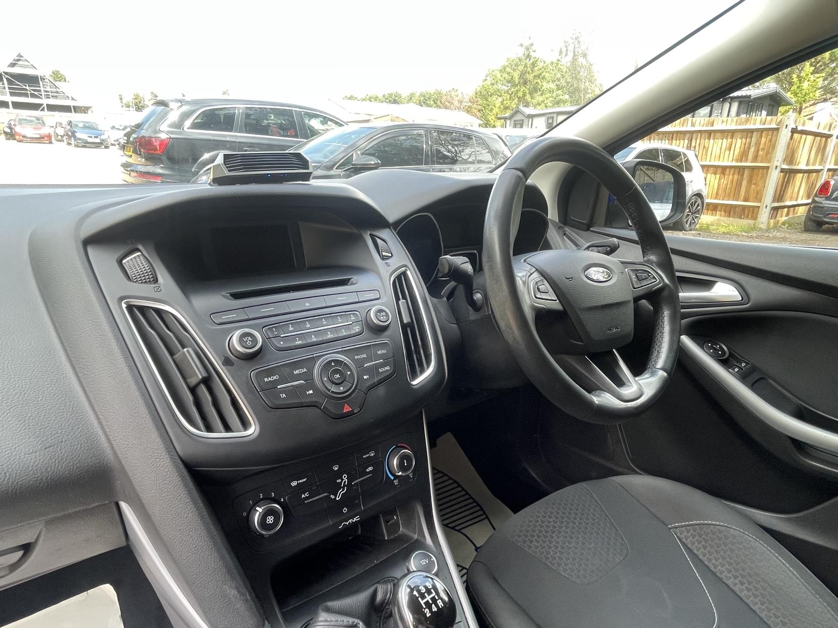 Ford Focus 1.0T EcoBoost Zetec Hatchback 5dr Petrol Manual Euro 6 (s/s) (100 ps)
