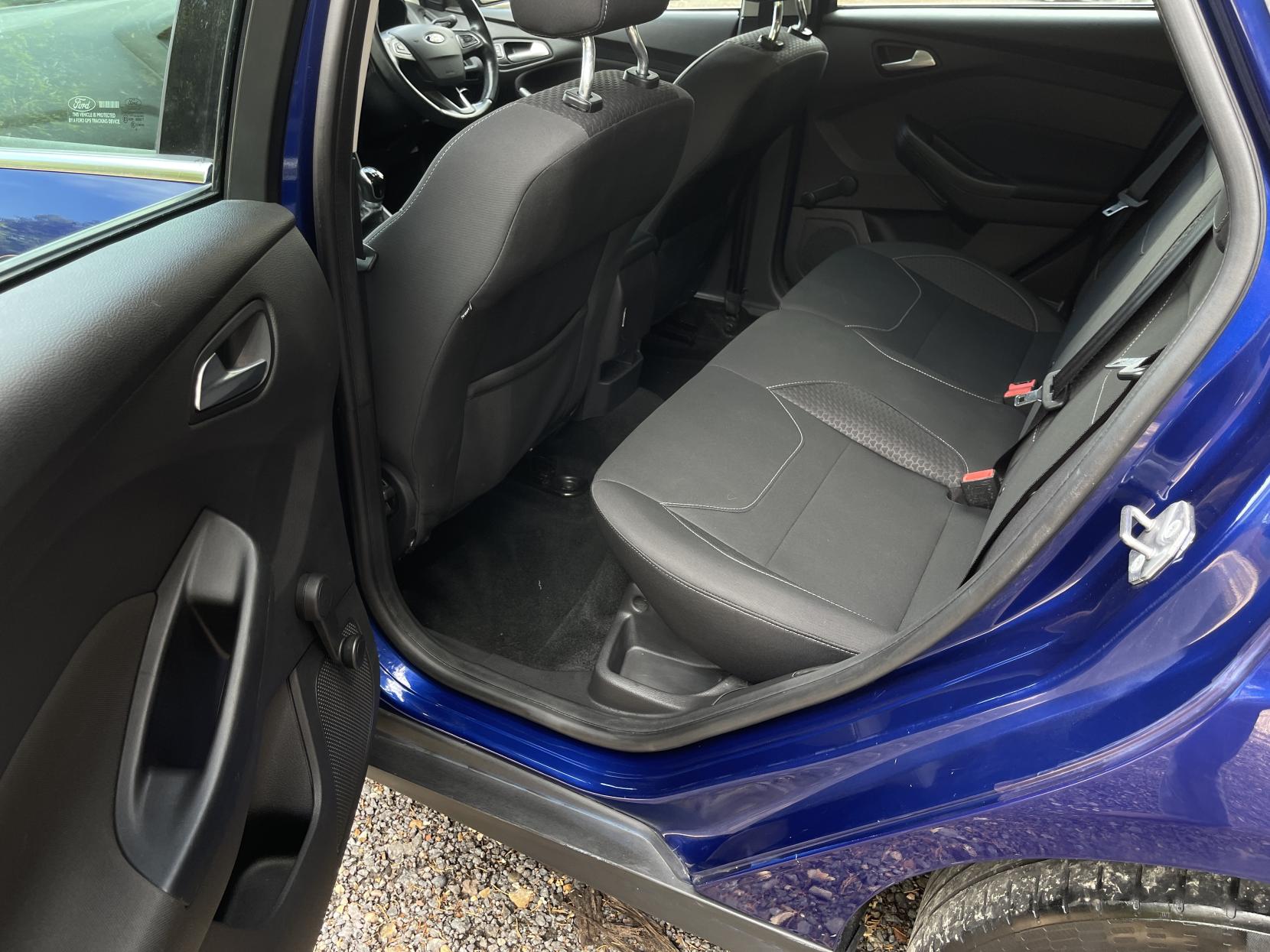 Ford Focus 1.0T EcoBoost Zetec Hatchback 5dr Petrol Manual Euro 6 (s/s) (100 ps)