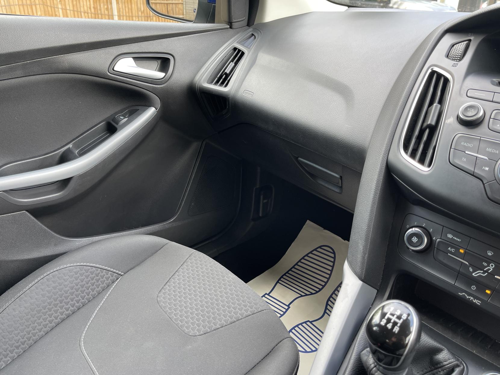 Ford Focus 1.0T EcoBoost Zetec Hatchback 5dr Petrol Manual Euro 6 (s/s) (100 ps)