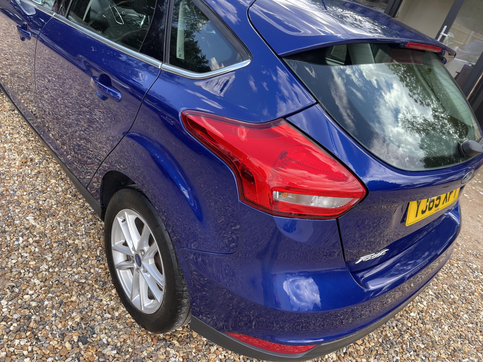 Ford Focus 1.0T EcoBoost Zetec Hatchback 5dr Petrol Manual Euro 6 (s/s) (100 ps)