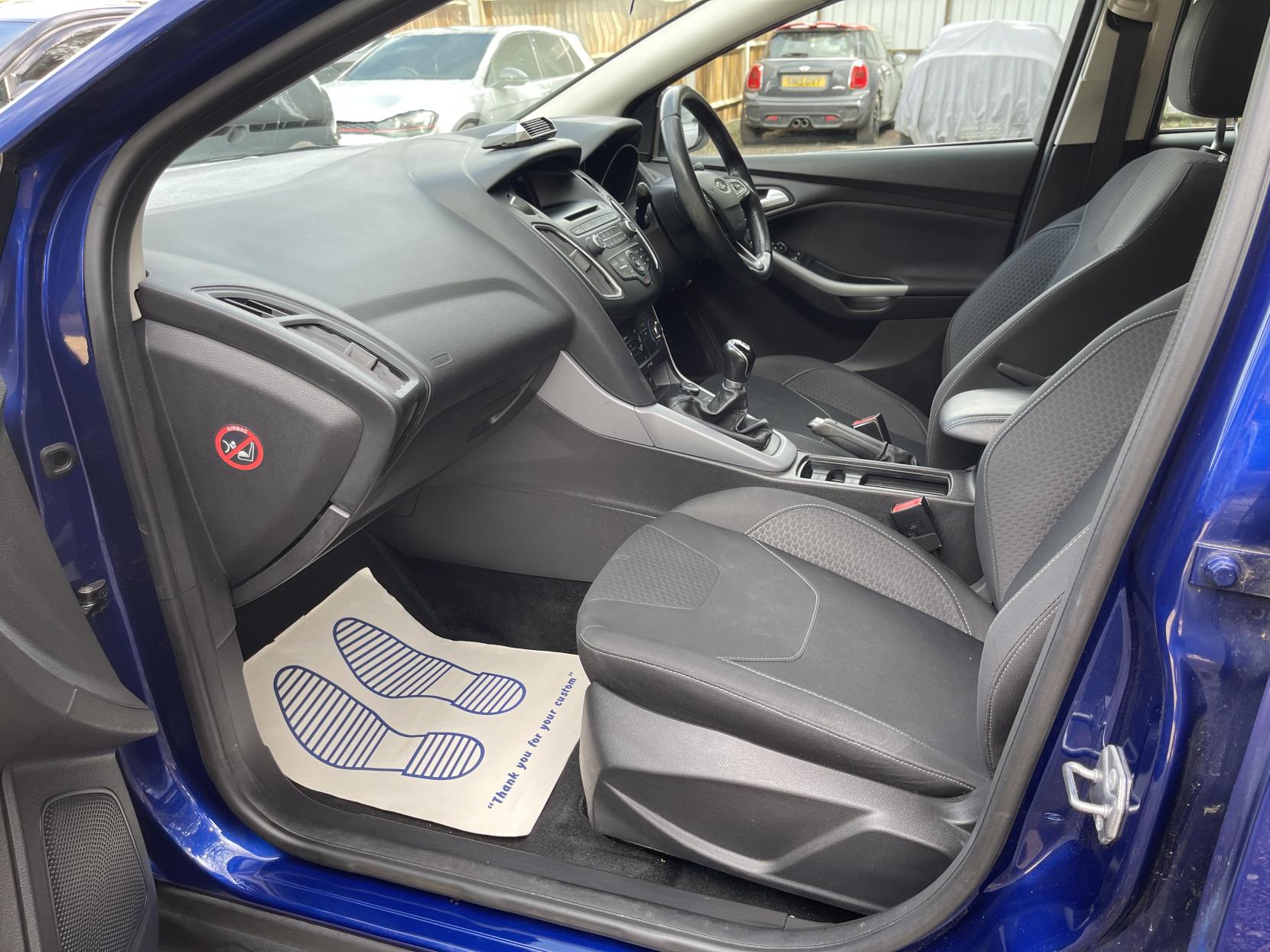 Ford Focus 1.0T EcoBoost Zetec Hatchback 5dr Petrol Manual Euro 6 (s/s) (100 ps)