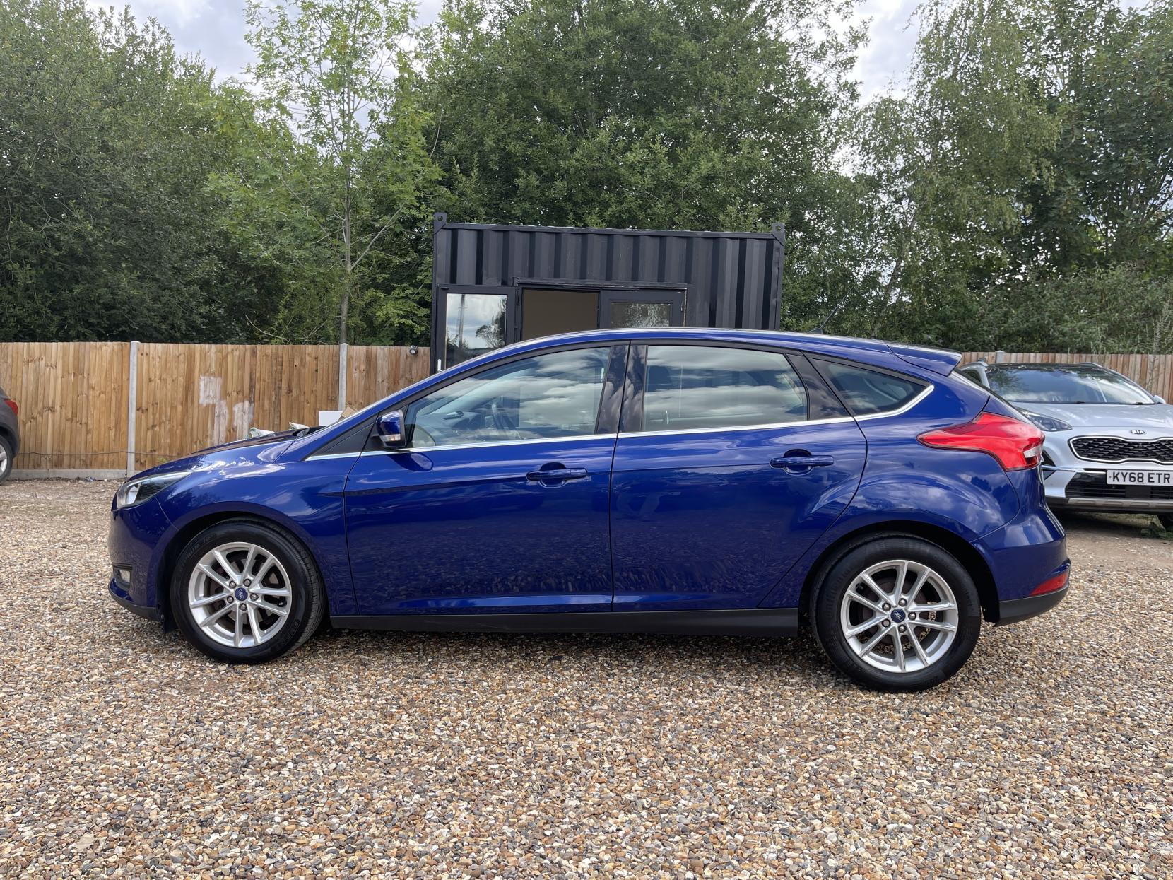 Ford Focus 1.0T EcoBoost Zetec Hatchback 5dr Petrol Manual Euro 6 (s/s) (100 ps)