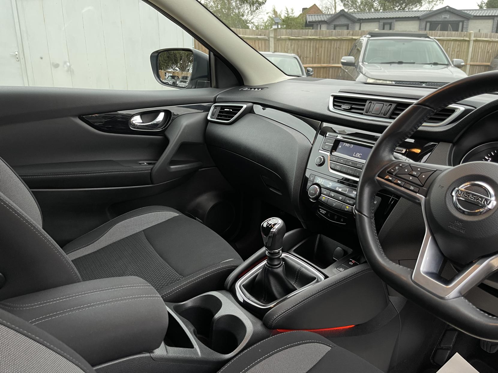 Nissan Qashqai 1.2 DIG-T Acenta SUV 5dr Petrol Manual Euro 6 (s/s) (115 ps)