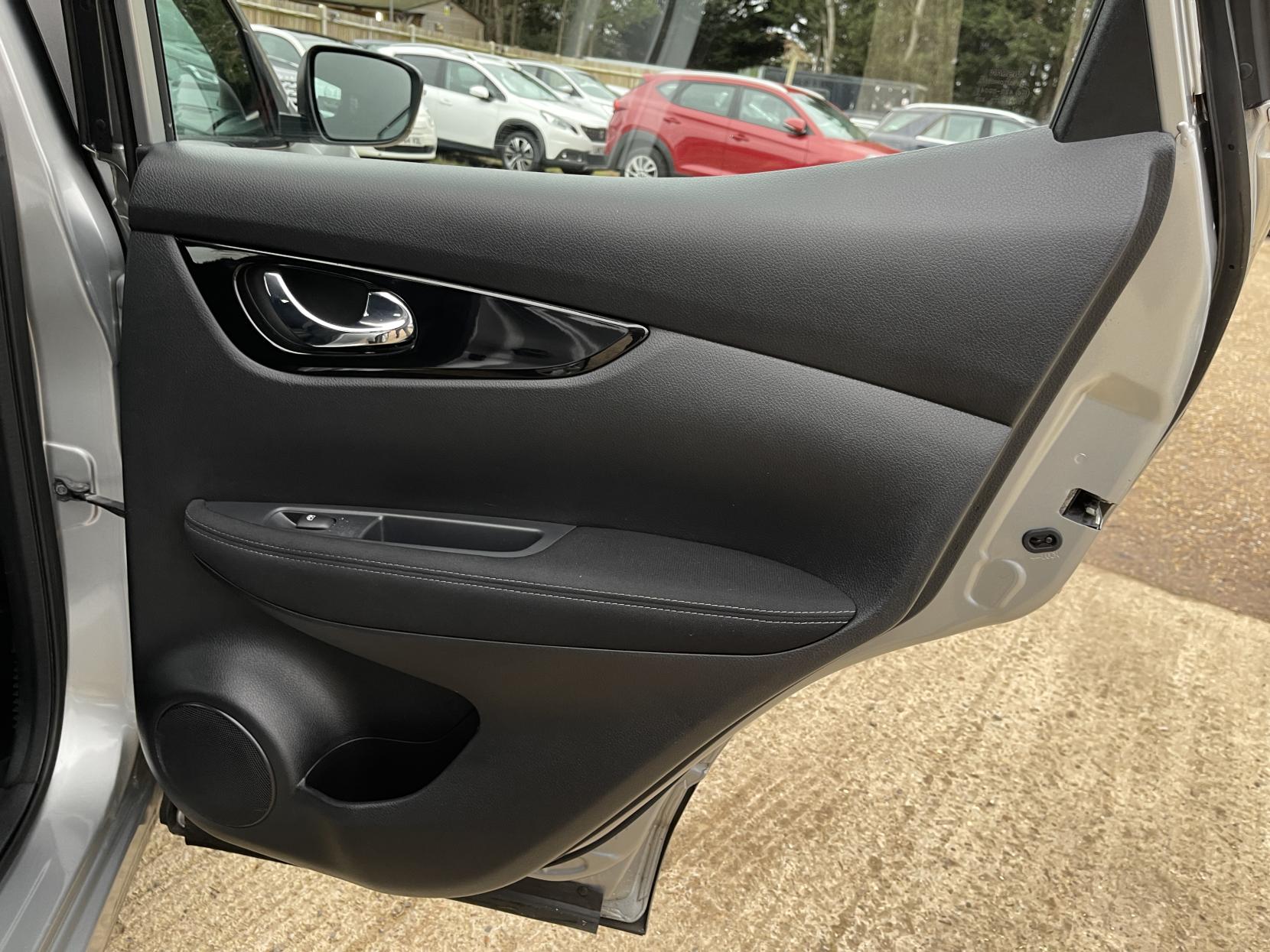 Nissan Qashqai 1.2 DIG-T Acenta SUV 5dr Petrol Manual Euro 6 (s/s) (115 ps)