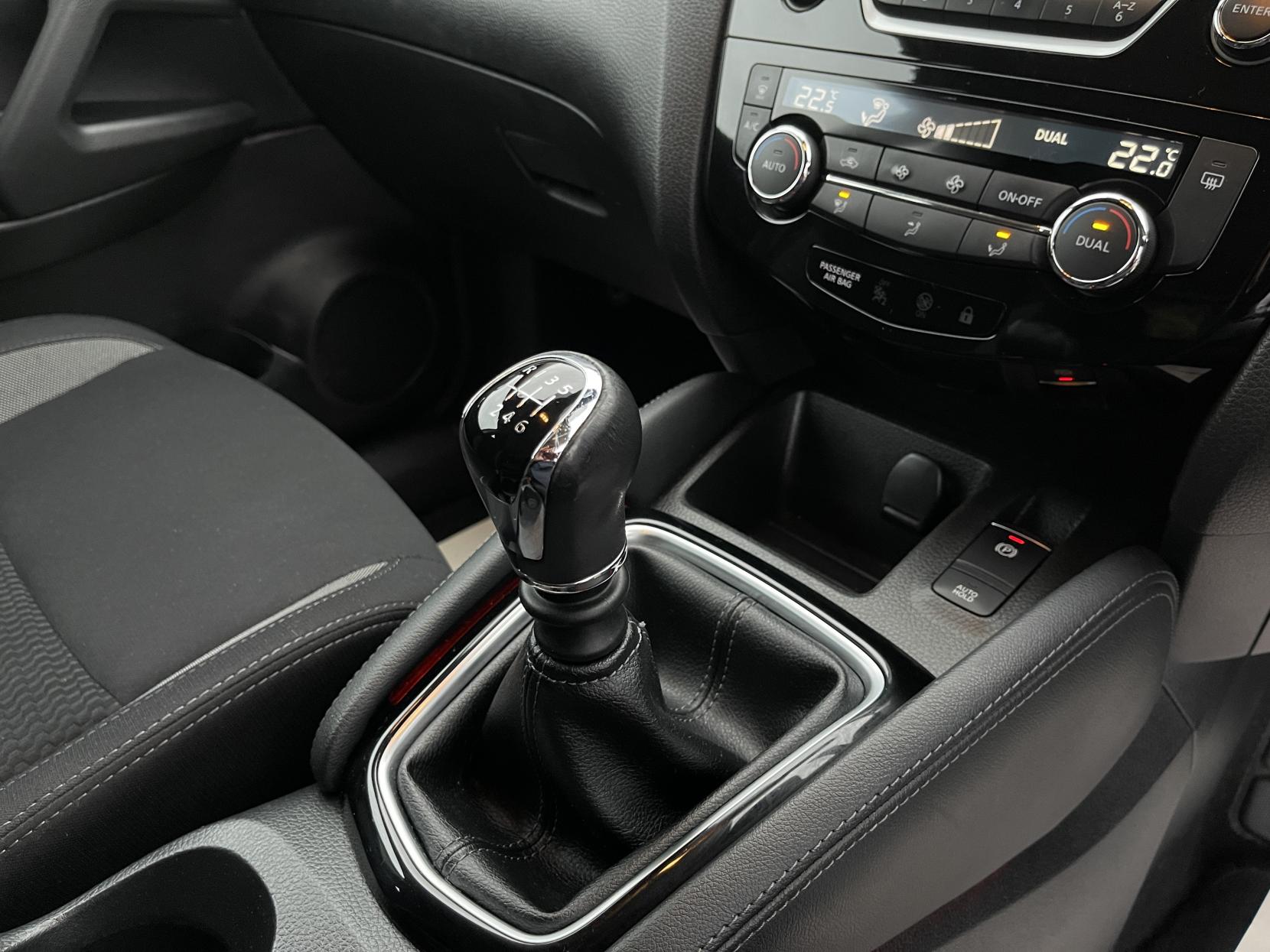 Nissan Qashqai 1.2 DIG-T Acenta SUV 5dr Petrol Manual Euro 6 (s/s) (115 ps)