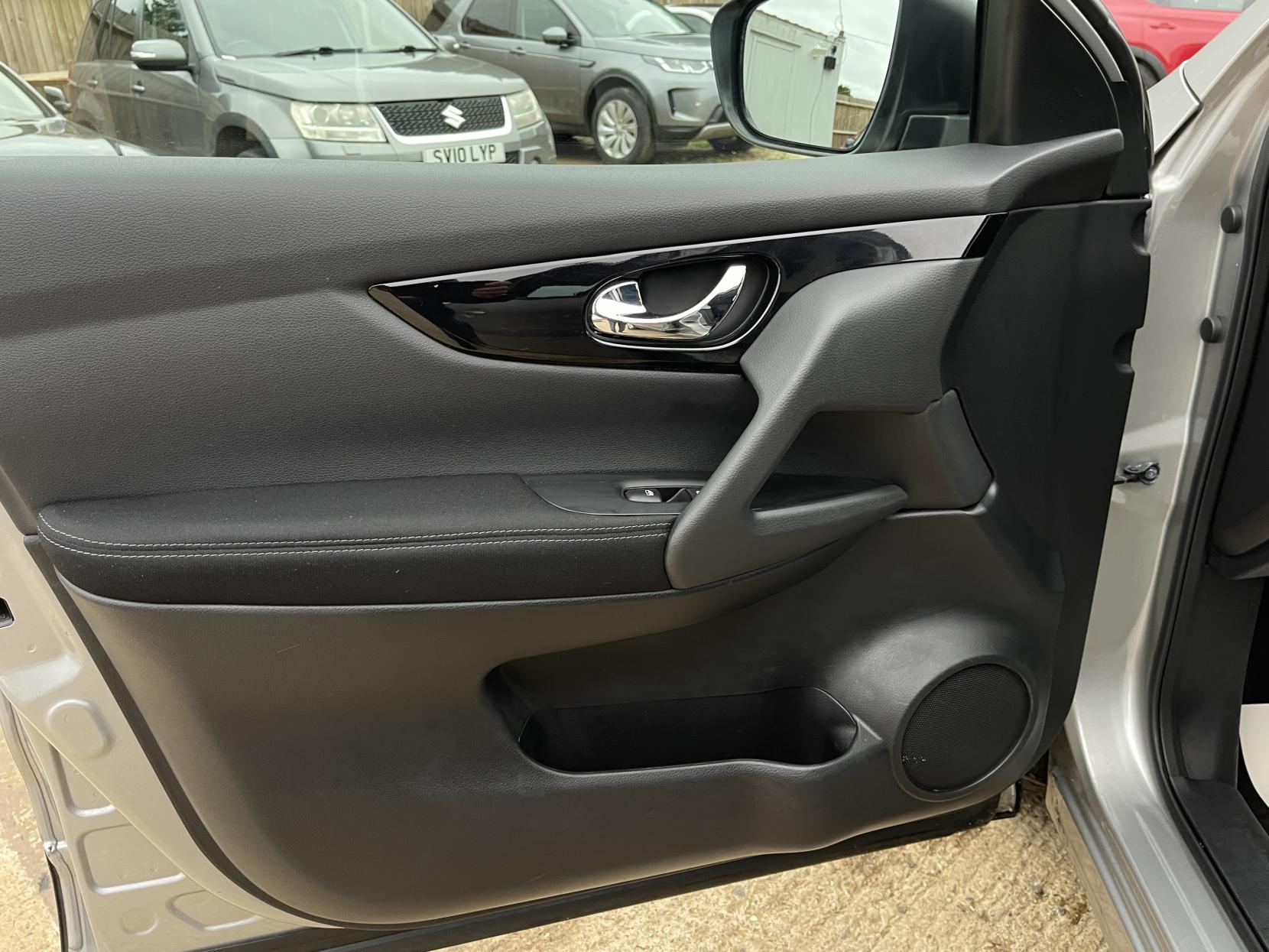 Nissan Qashqai 1.2 DIG-T Acenta SUV 5dr Petrol Manual Euro 6 (s/s) (115 ps)