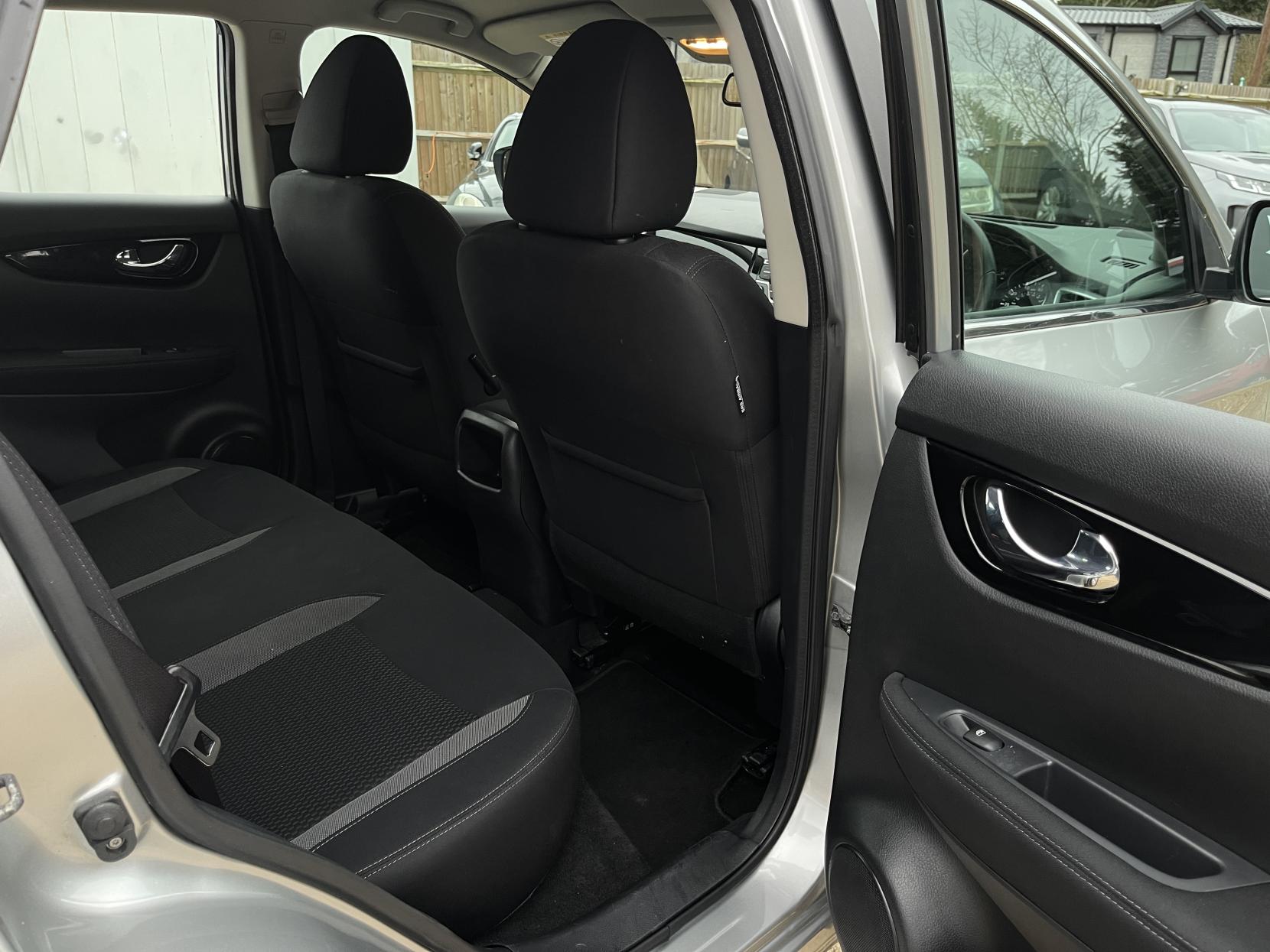 Nissan Qashqai 1.2 DIG-T Acenta SUV 5dr Petrol Manual Euro 6 (s/s) (115 ps)