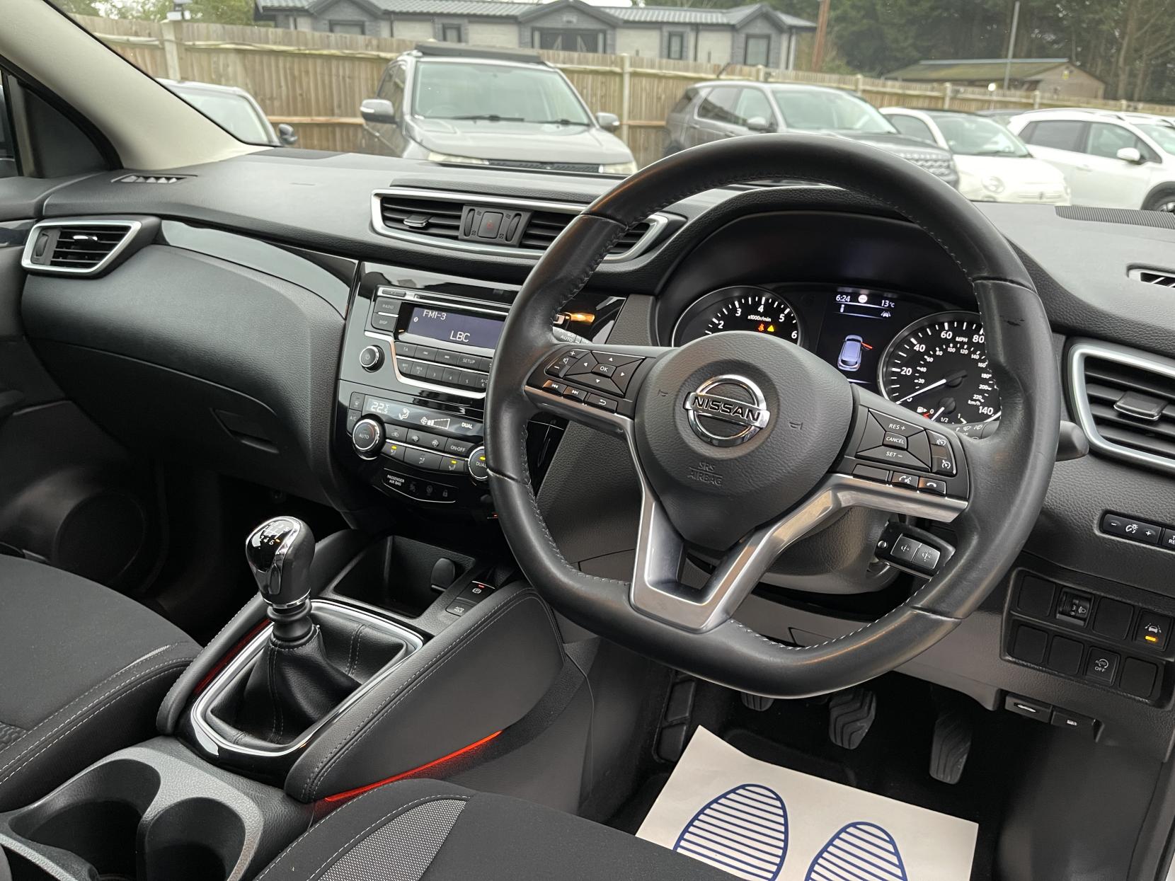 Nissan Qashqai 1.2 DIG-T Acenta SUV 5dr Petrol Manual Euro 6 (s/s) (115 ps)