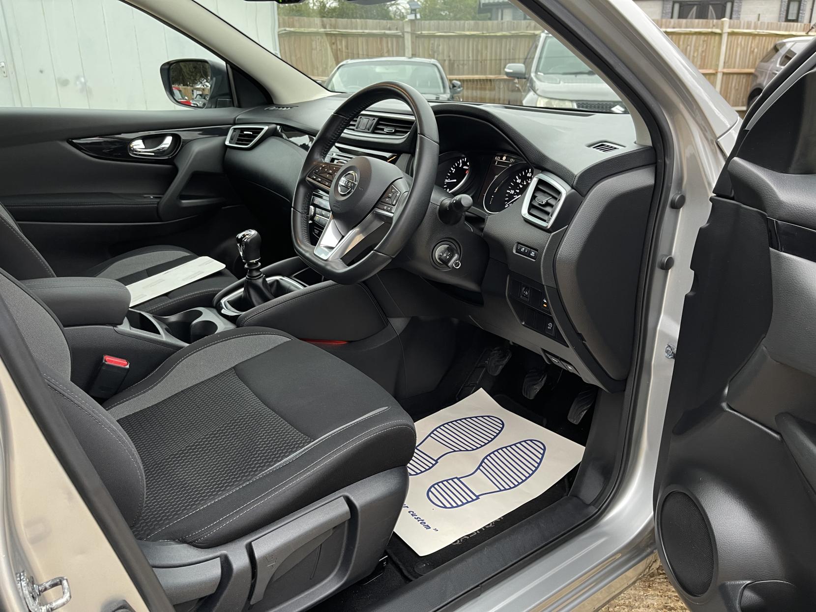 Nissan Qashqai 1.2 DIG-T Acenta SUV 5dr Petrol Manual Euro 6 (s/s) (115 ps)