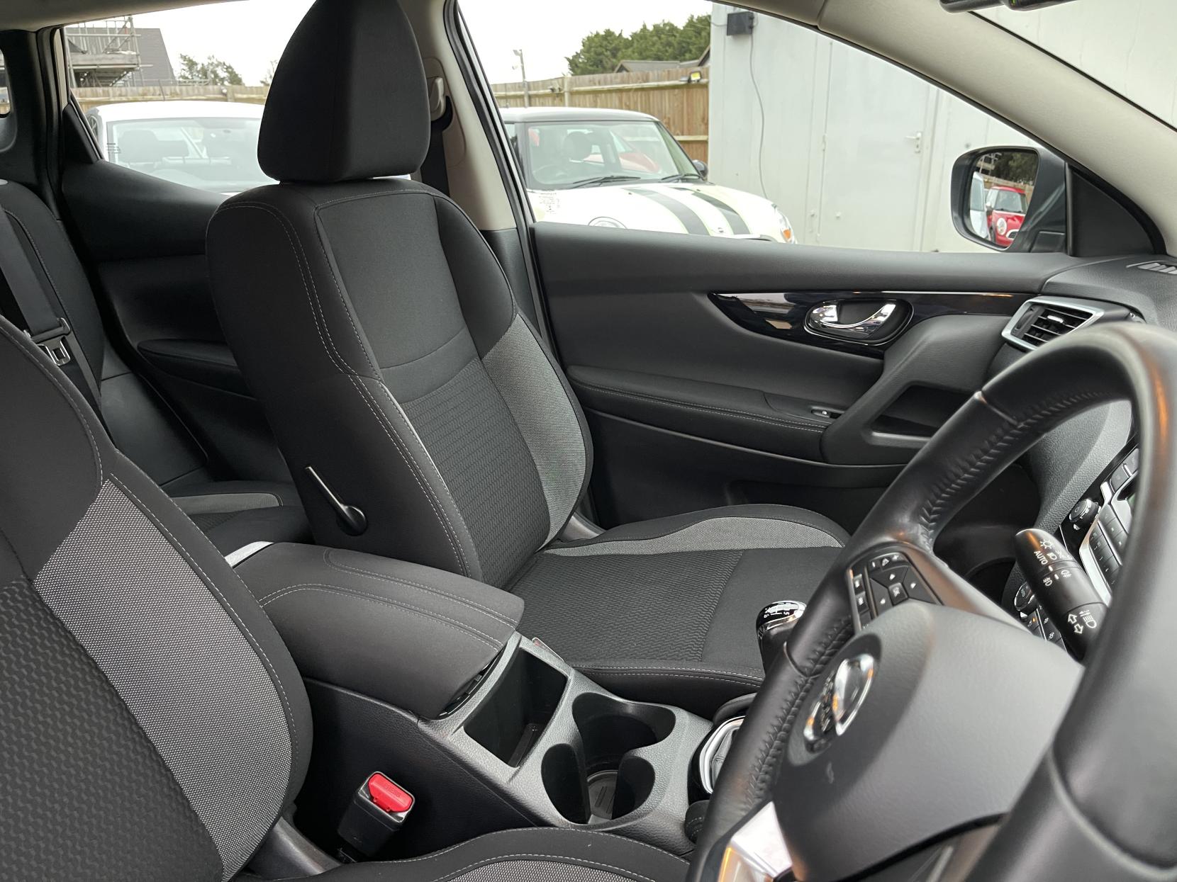 Nissan Qashqai 1.2 DIG-T Acenta SUV 5dr Petrol Manual Euro 6 (s/s) (115 ps)