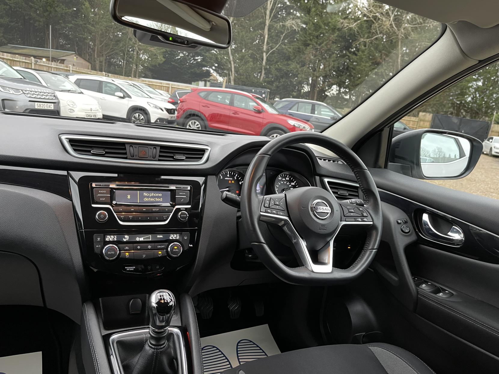 Nissan Qashqai 1.2 DIG-T Acenta SUV 5dr Petrol Manual Euro 6 (s/s) (115 ps)