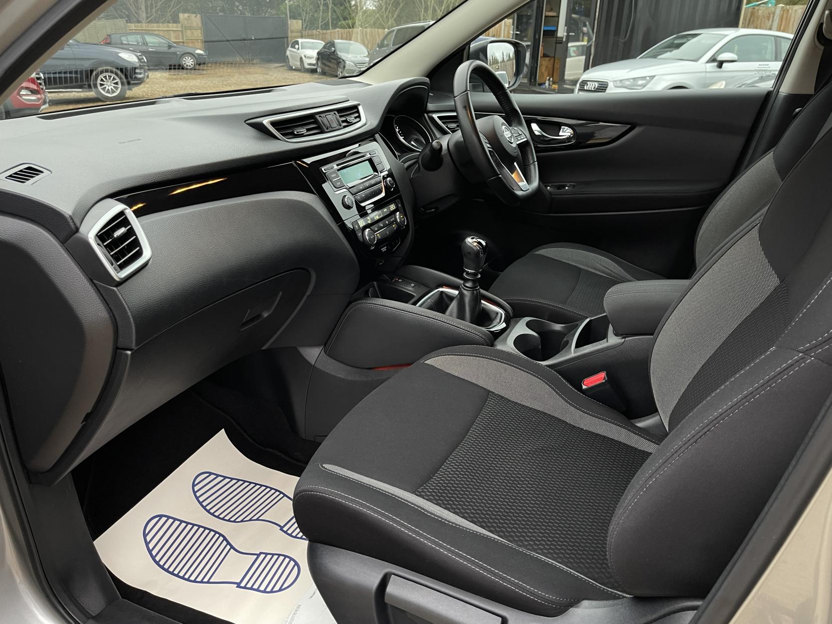 Nissan Qashqai 1.2 DIG-T Acenta SUV 5dr Petrol Manual Euro 6 (s/s) (115 ps)