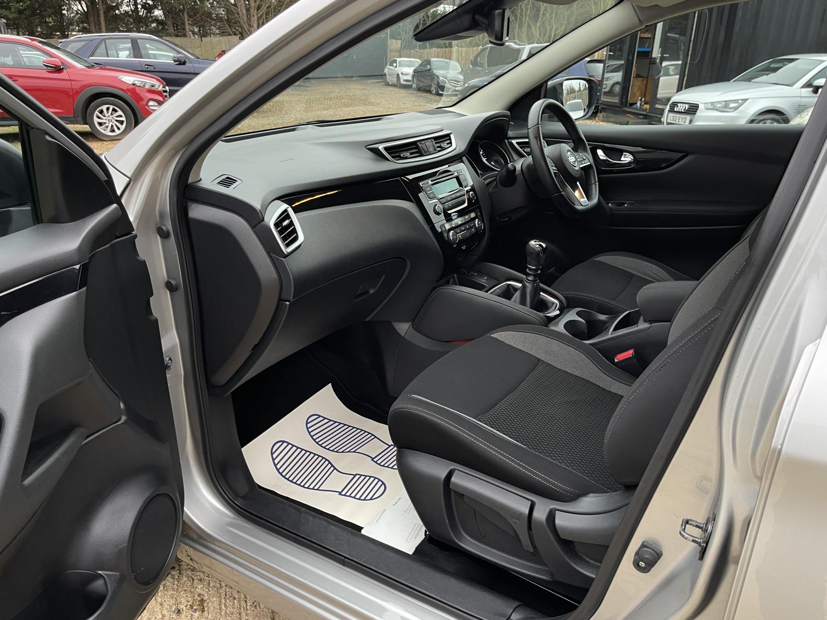 Nissan Qashqai 1.2 DIG-T Acenta SUV 5dr Petrol Manual Euro 6 (s/s) (115 ps)