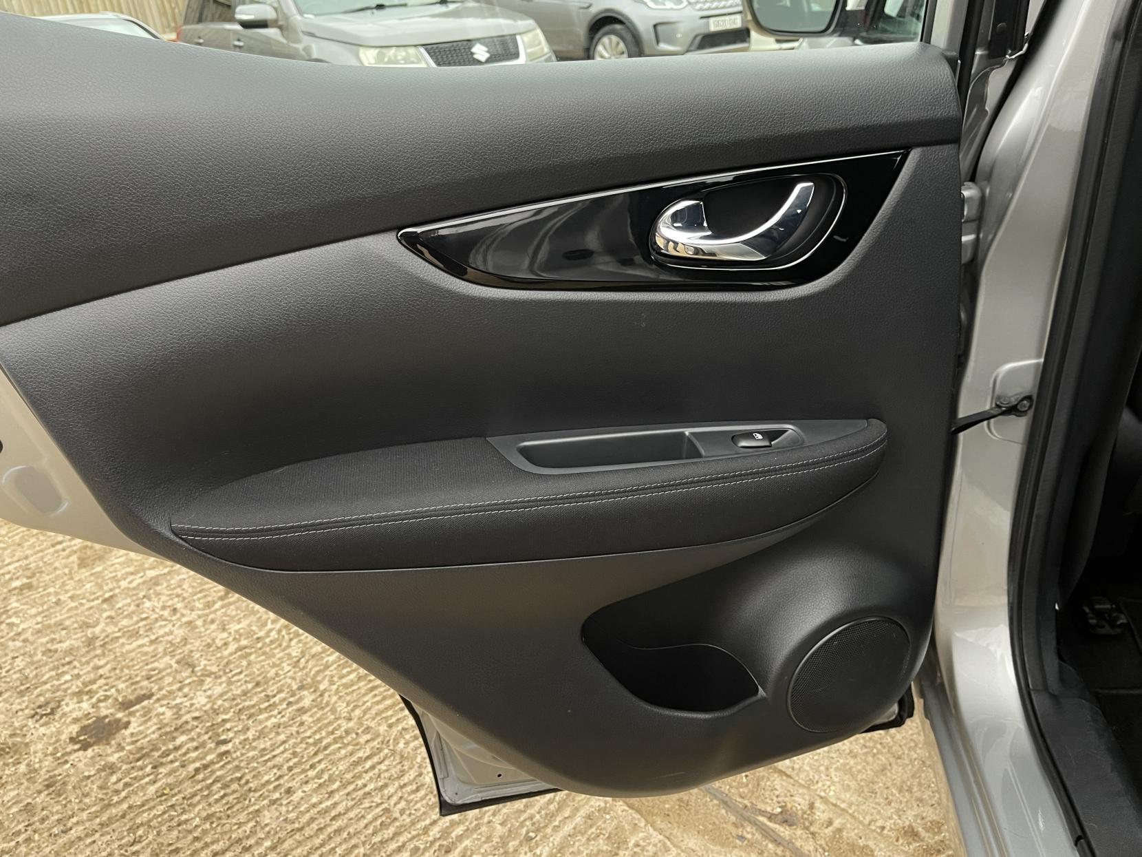 Nissan Qashqai 1.2 DIG-T Acenta SUV 5dr Petrol Manual Euro 6 (s/s) (115 ps)