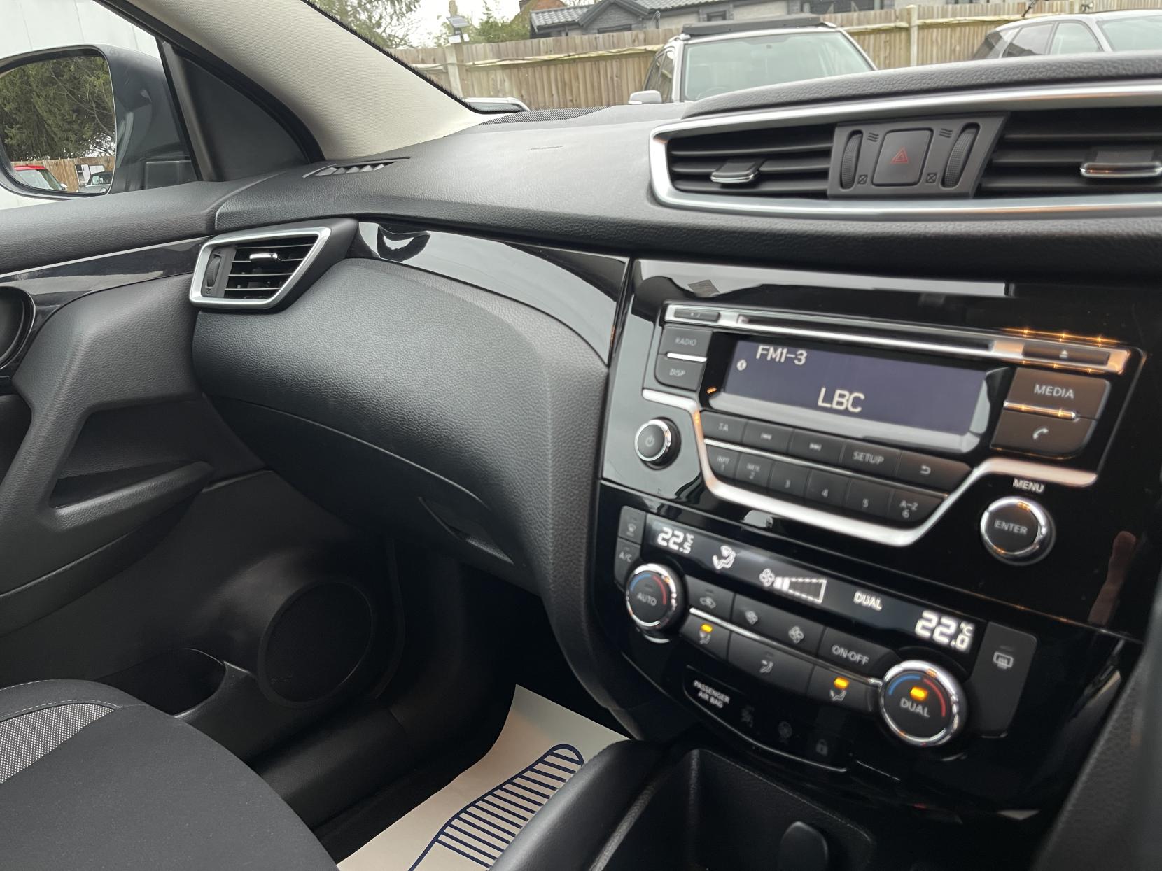 Nissan Qashqai 1.2 DIG-T Acenta SUV 5dr Petrol Manual Euro 6 (s/s) (115 ps)