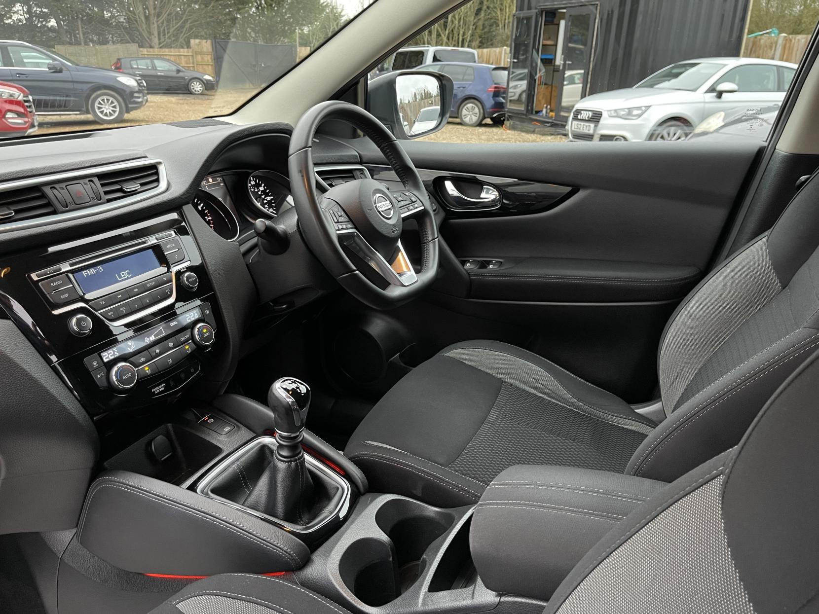 Nissan Qashqai 1.2 DIG-T Acenta SUV 5dr Petrol Manual Euro 6 (s/s) (115 ps)