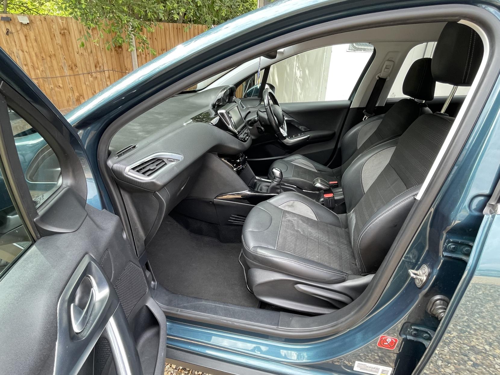 Peugeot 2008 1.2 PureTech Allure SUV 5dr Petrol Manual Euro 6 (82 ps)