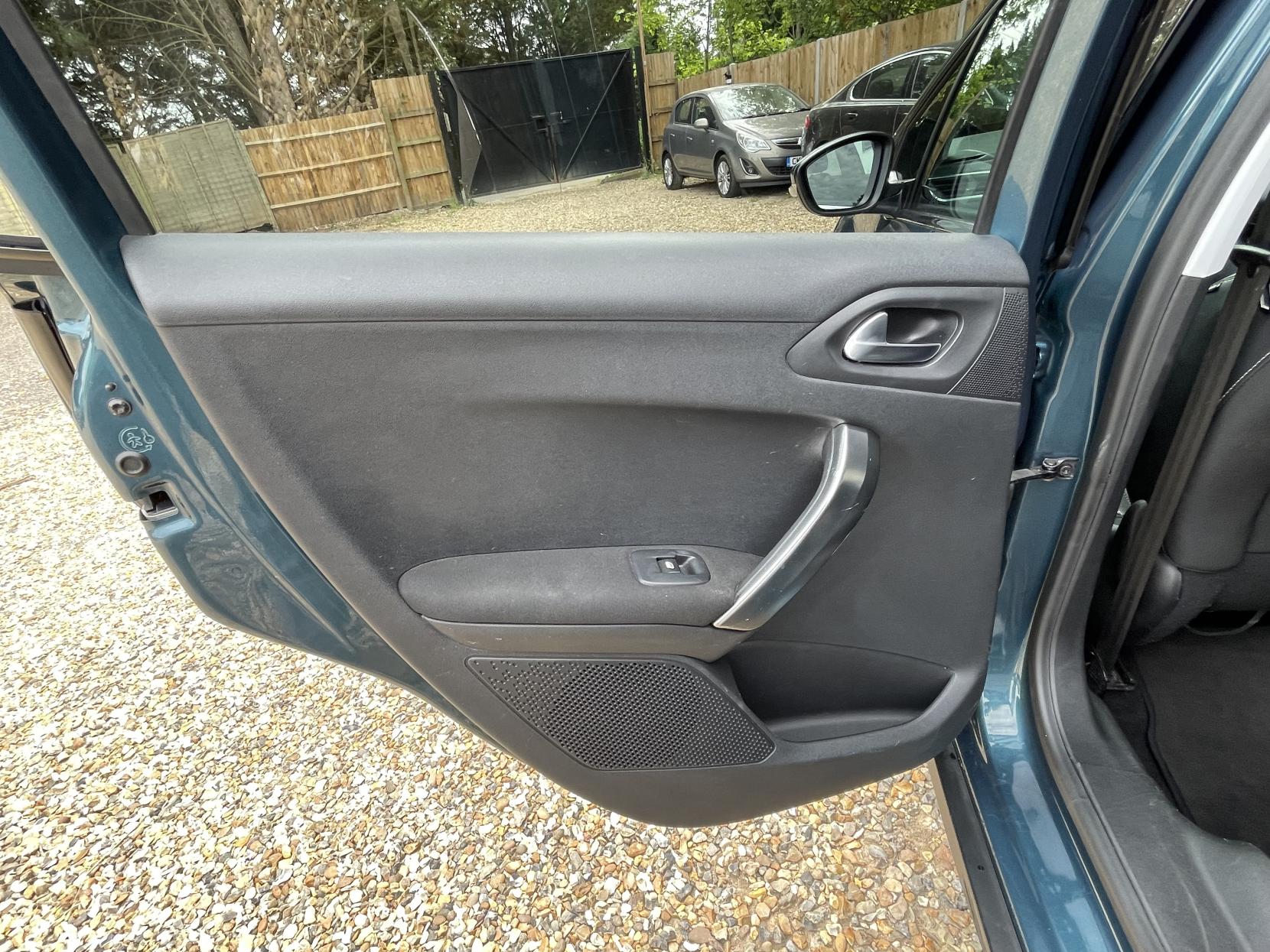 Peugeot 2008 1.2 PureTech Allure SUV 5dr Petrol Manual Euro 6 (82 ps)