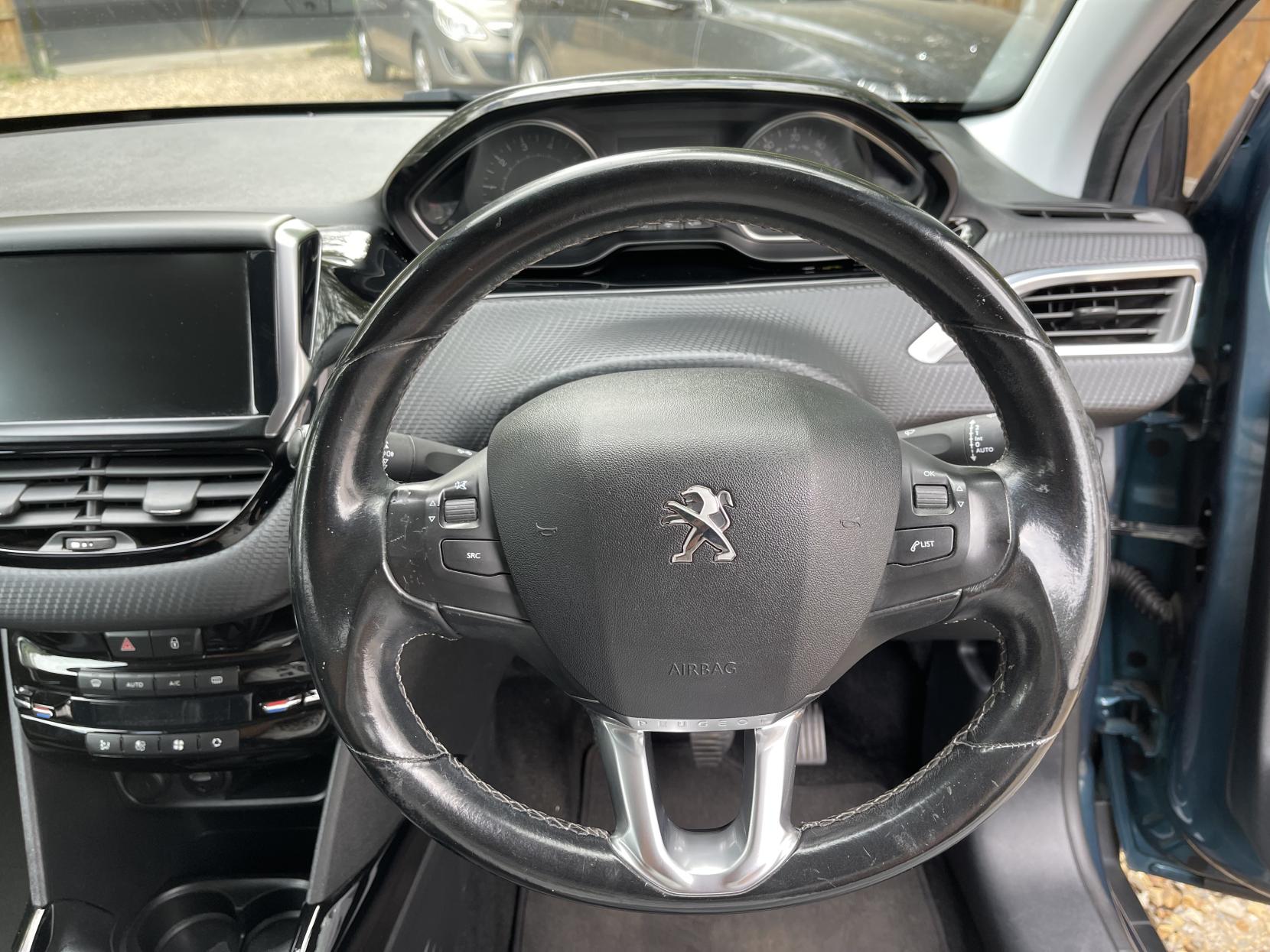 Peugeot 2008 1.2 PureTech Allure SUV 5dr Petrol Manual Euro 6 (82 ps)