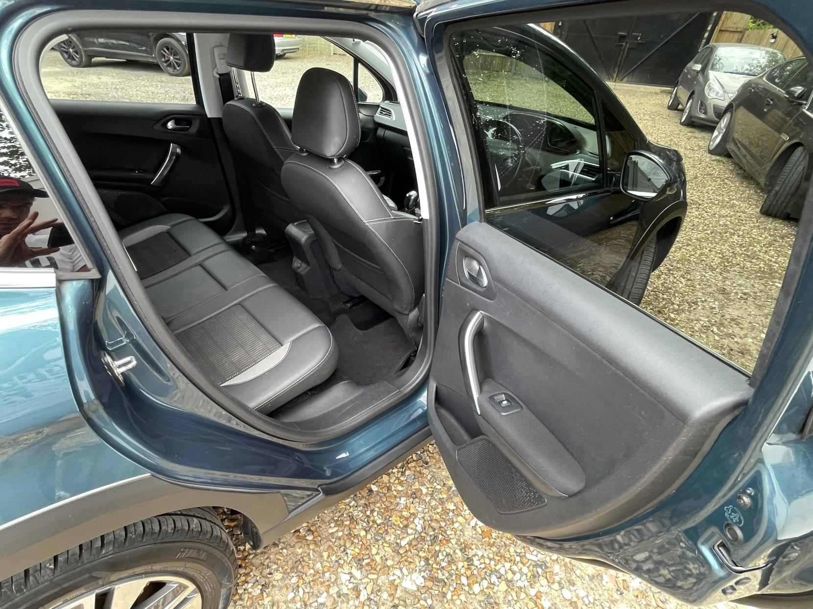 Peugeot 2008 1.2 PureTech Allure SUV 5dr Petrol Manual Euro 6 (82 ps)