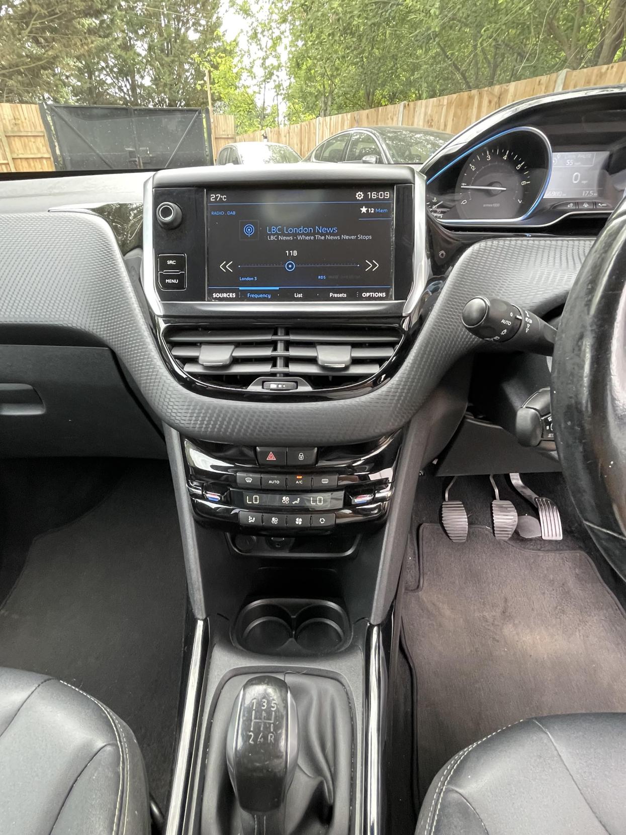 Peugeot 2008 1.2 PureTech Allure SUV 5dr Petrol Manual Euro 6 (82 ps)